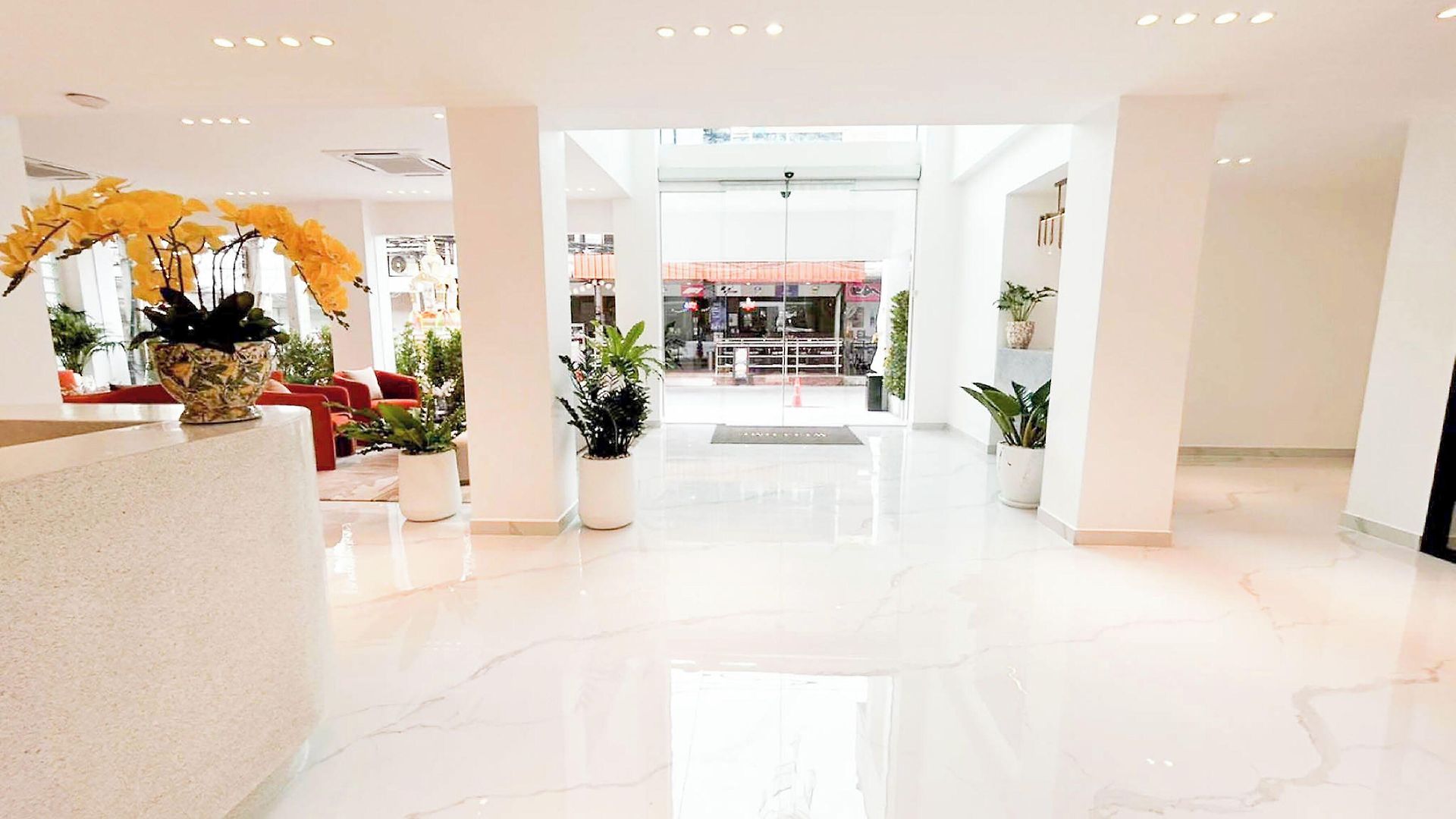 The One Bay Breeze Hotel