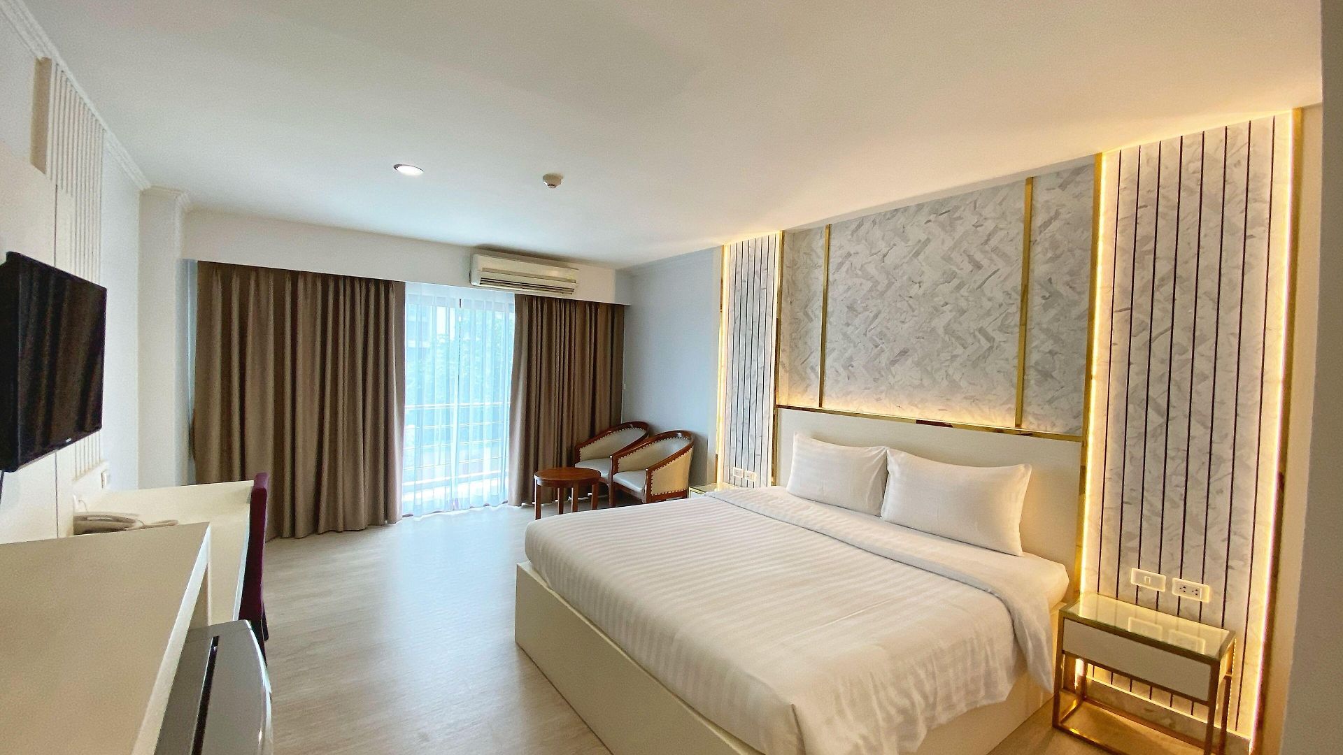 เบส บีช โรงแรม
