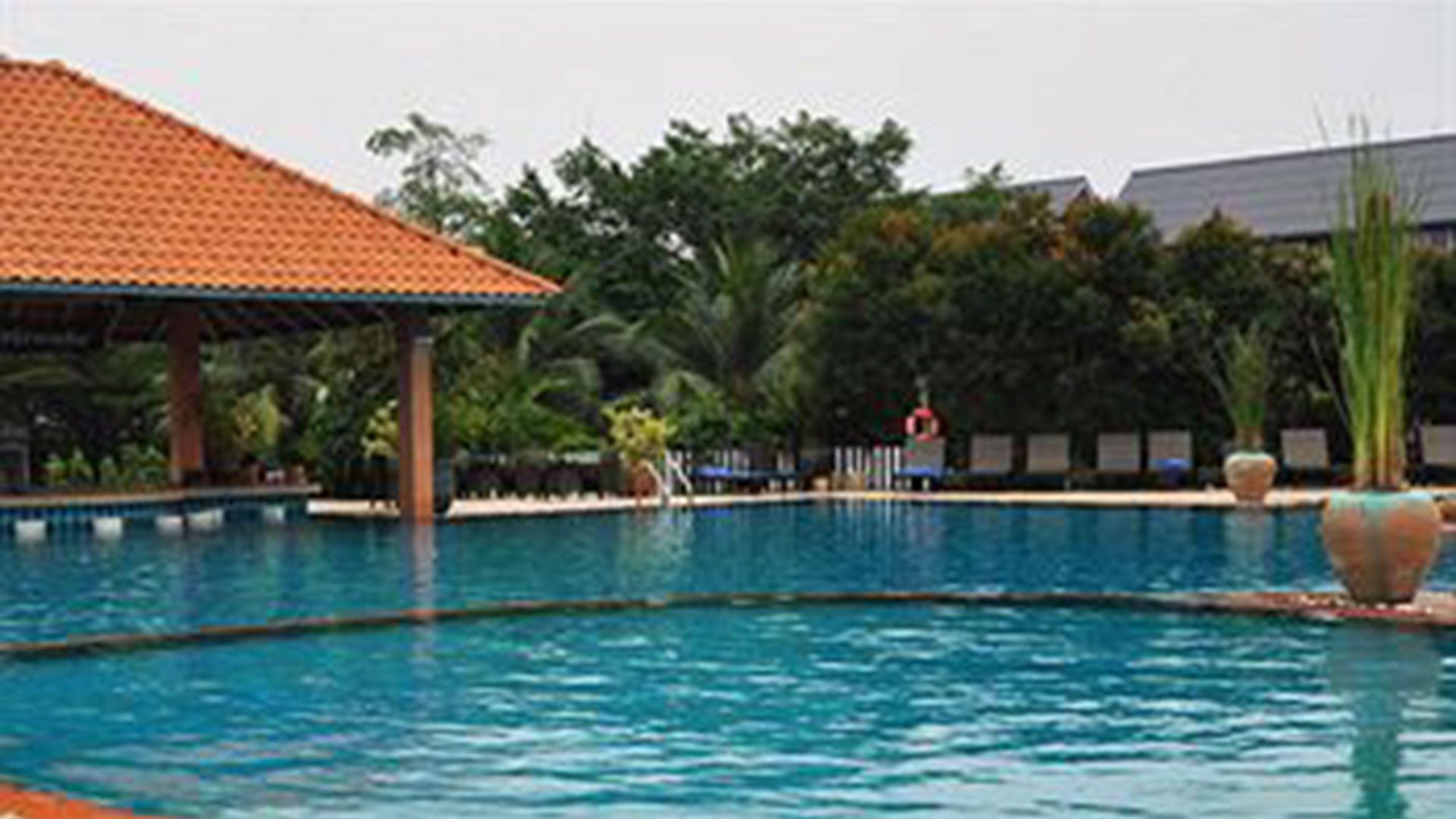 โรงแรม The Leela & 4*