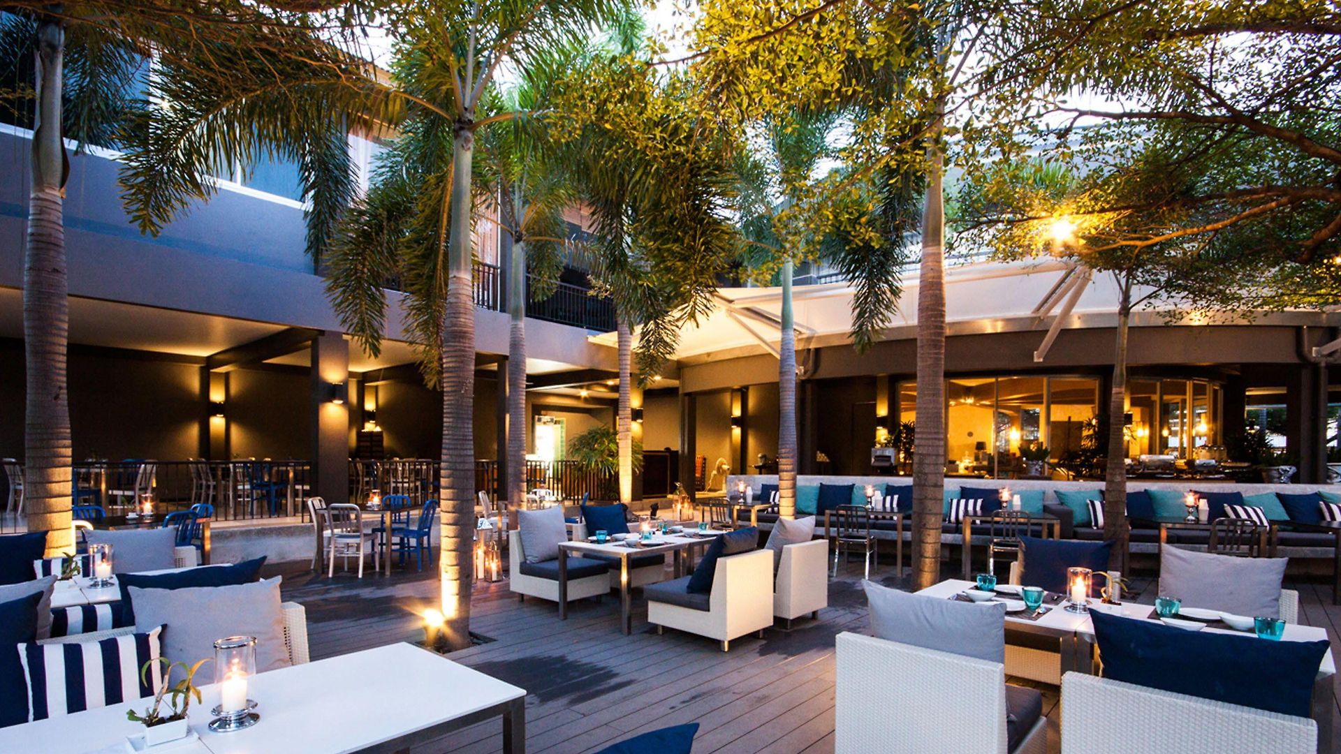 โรงแรม The Leela &