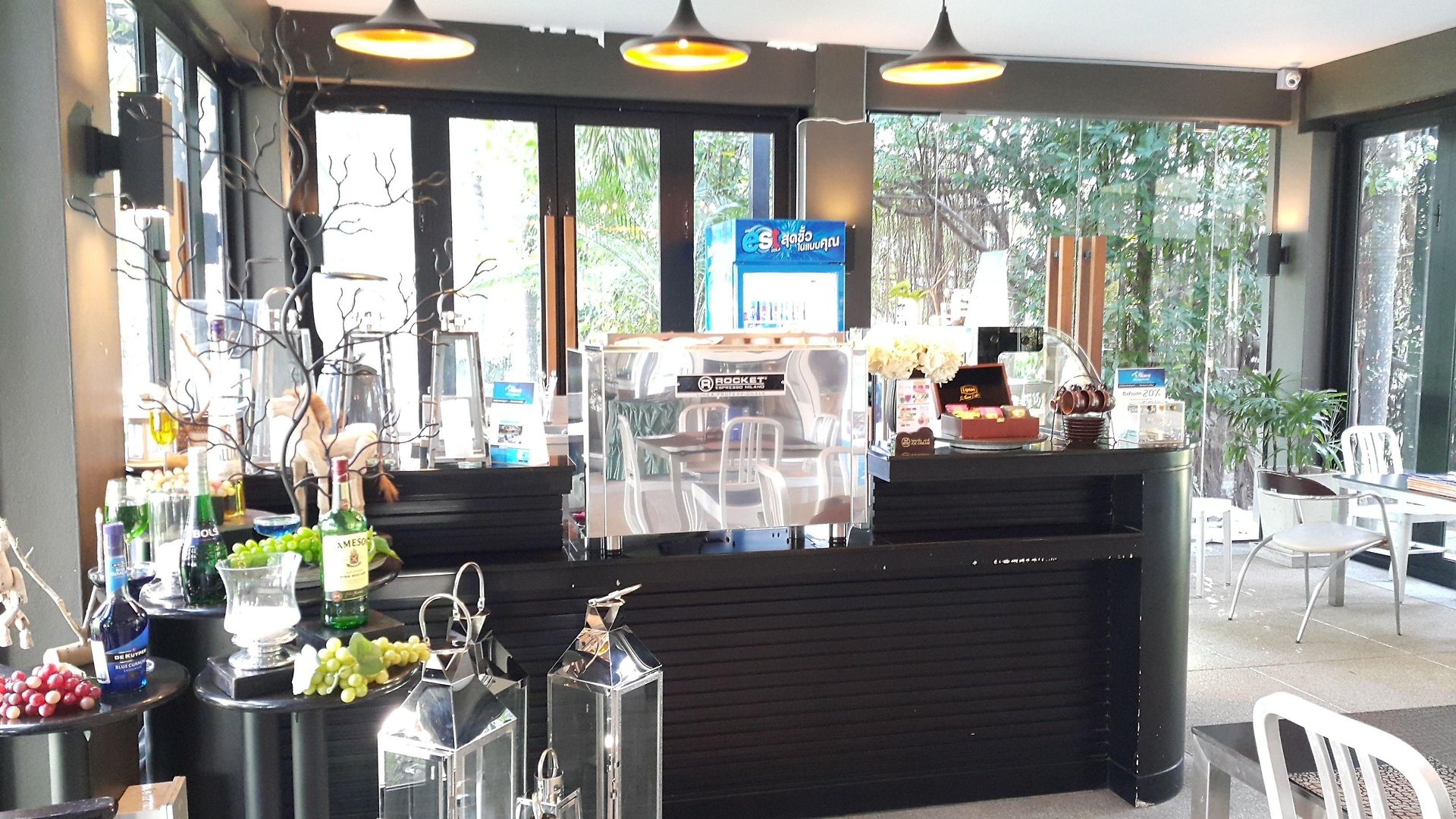 โรงแรม The Leela &