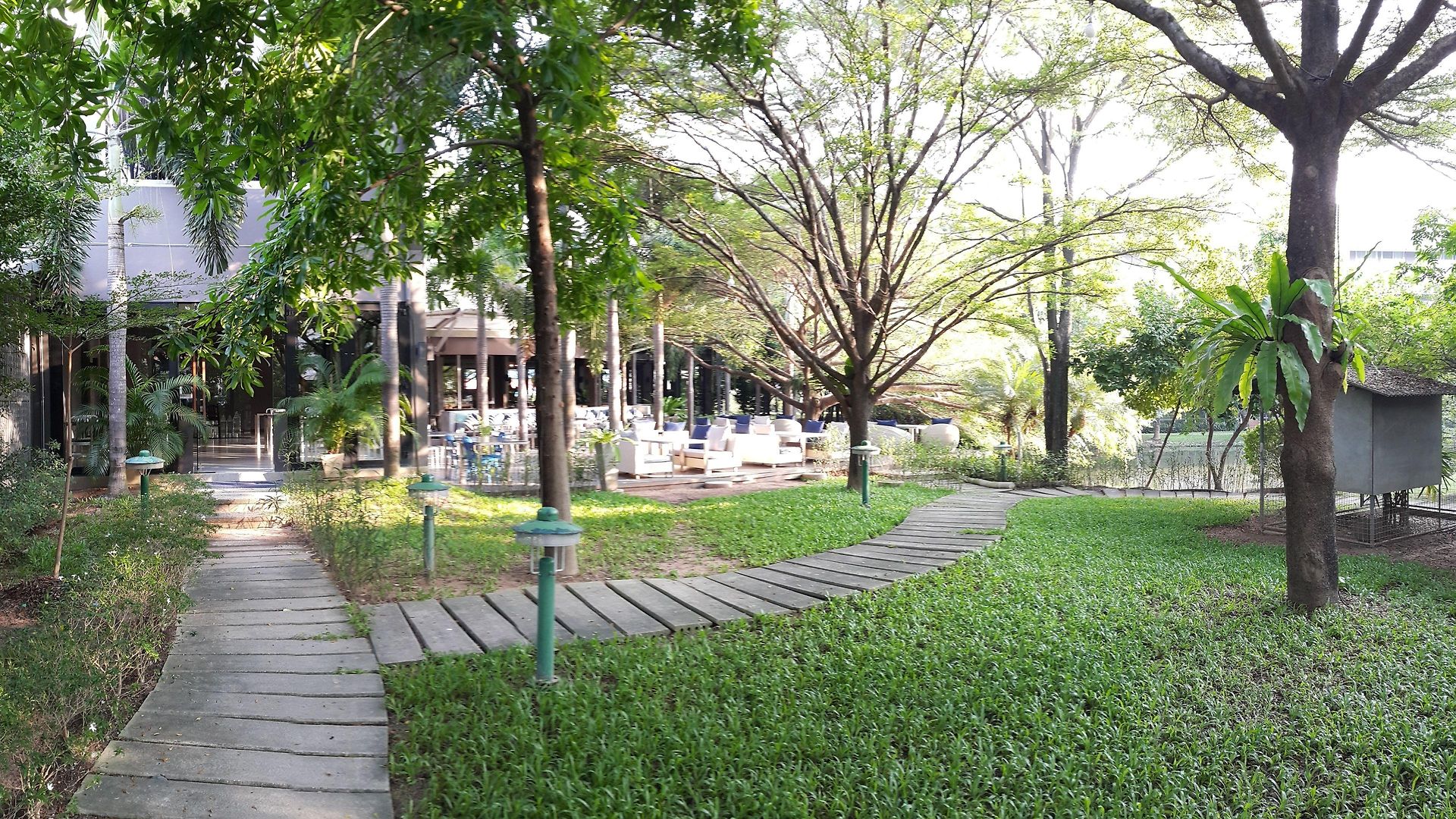 โรงแรม The Leela & 4*