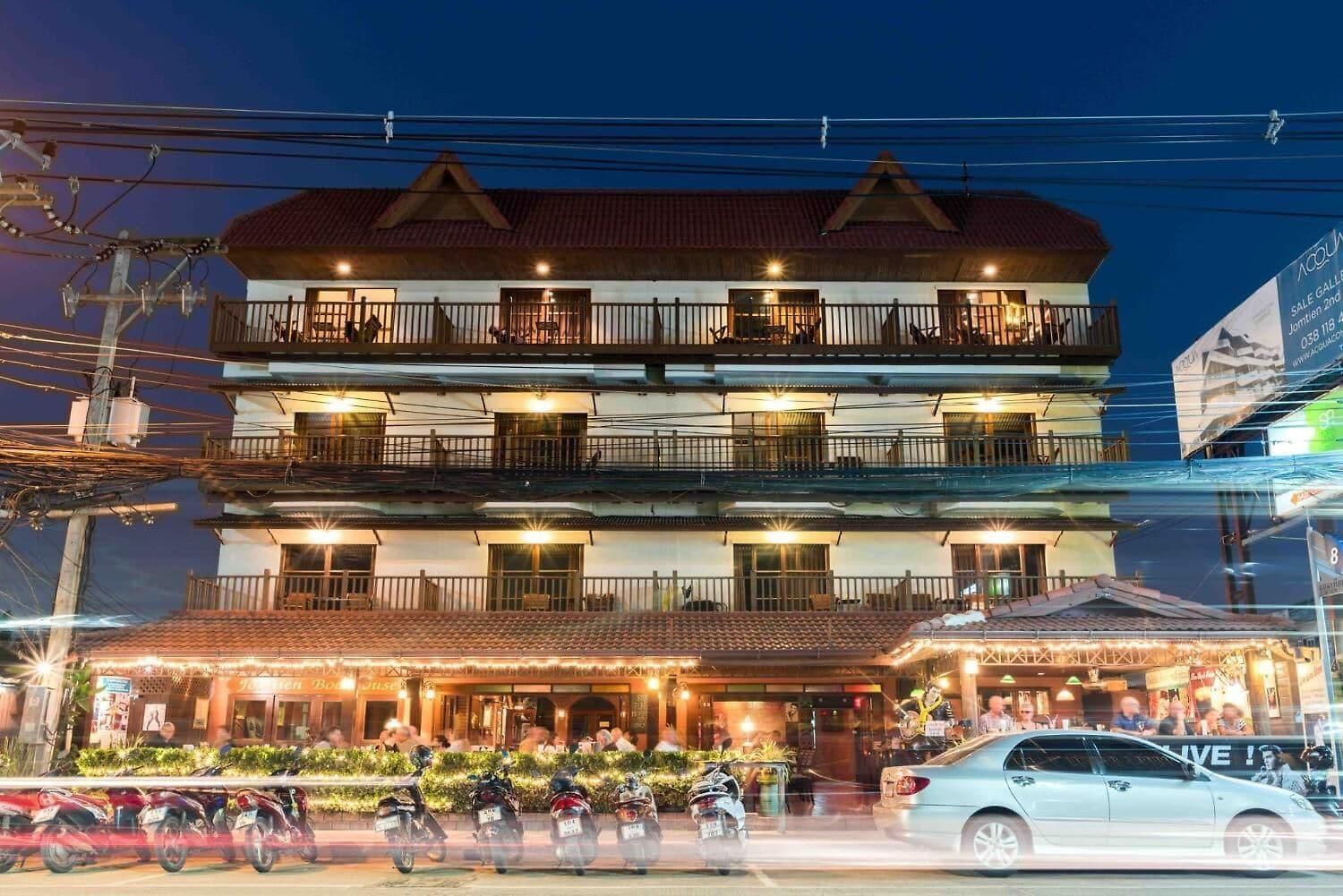 โรงแรม จอมเทียนโบ๊ทเฮ้าส์ 3*