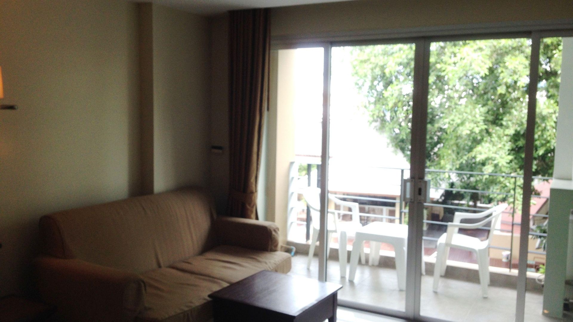 โรงแรม August
