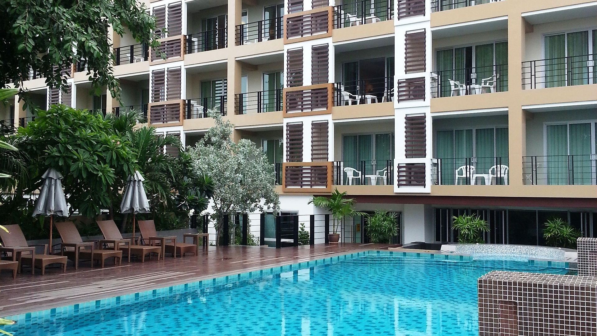 โรงแรม August