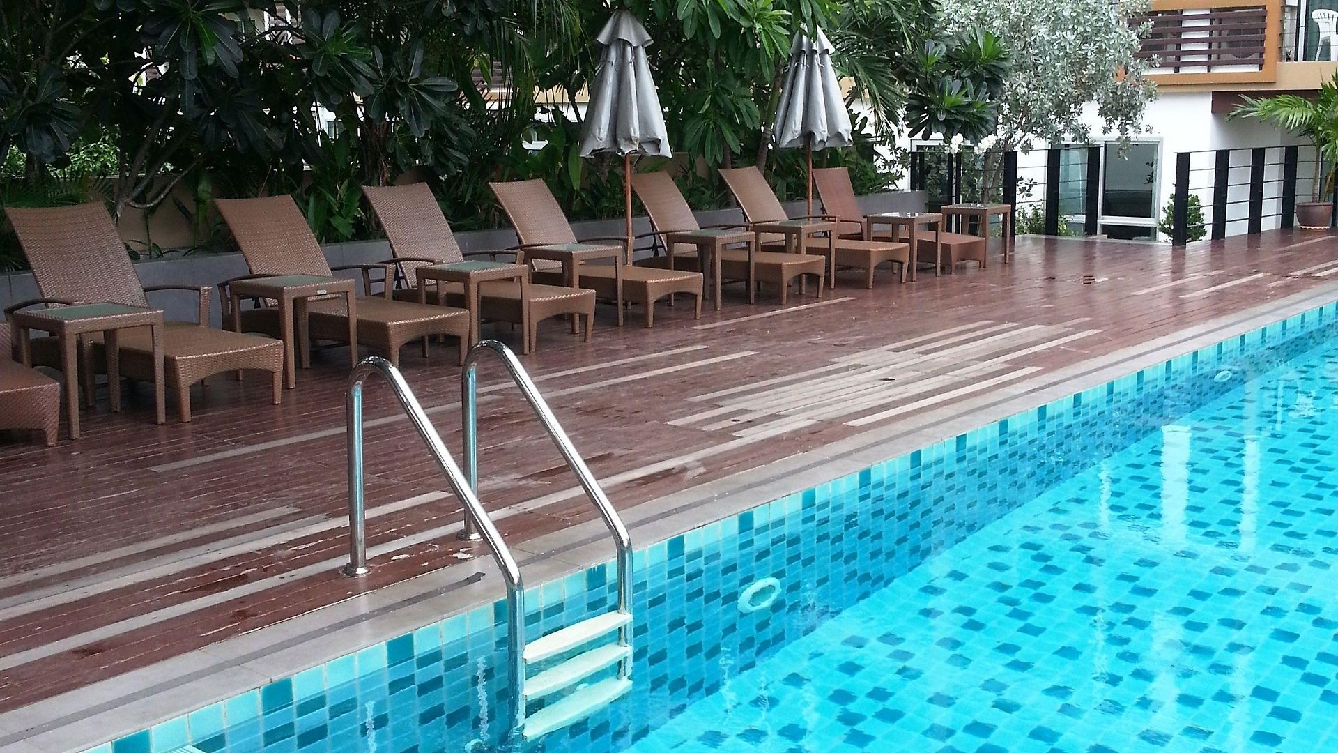 โรงแรม August
