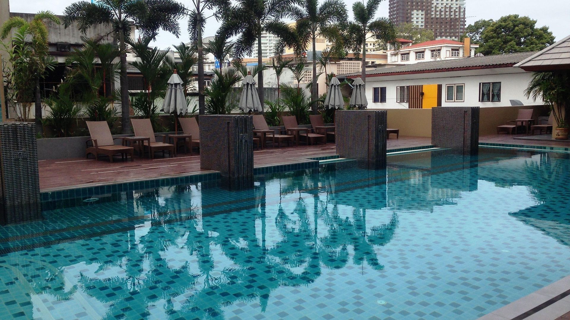 โรงแรม August 3*