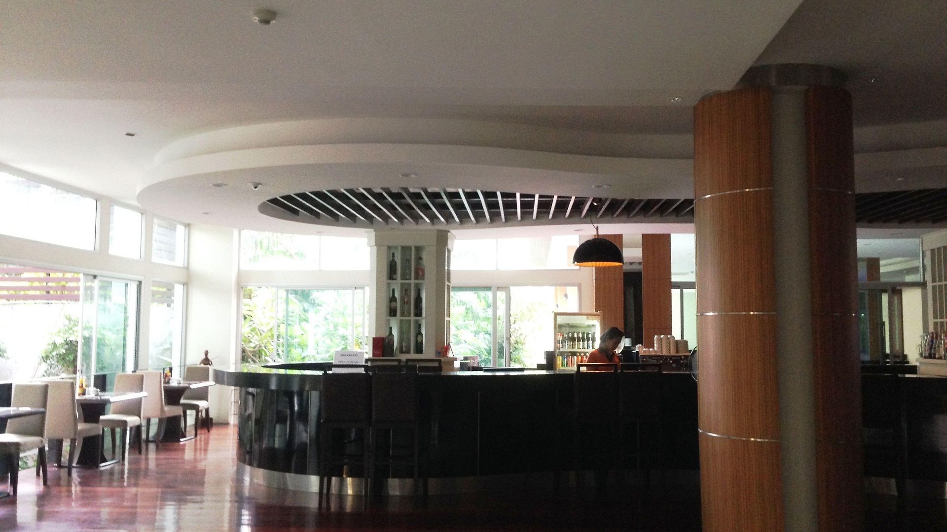 August โรงแรม 3*