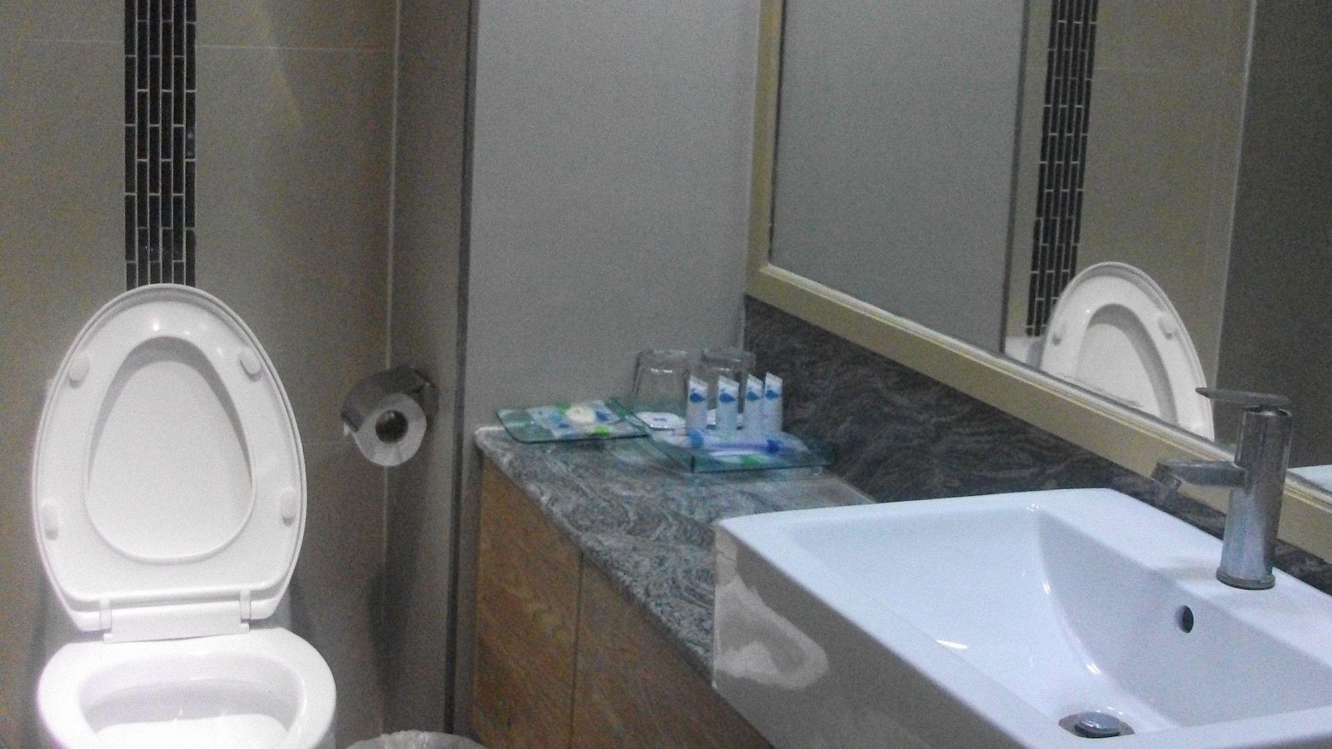 Oyo 143 Dday Resotel 4*