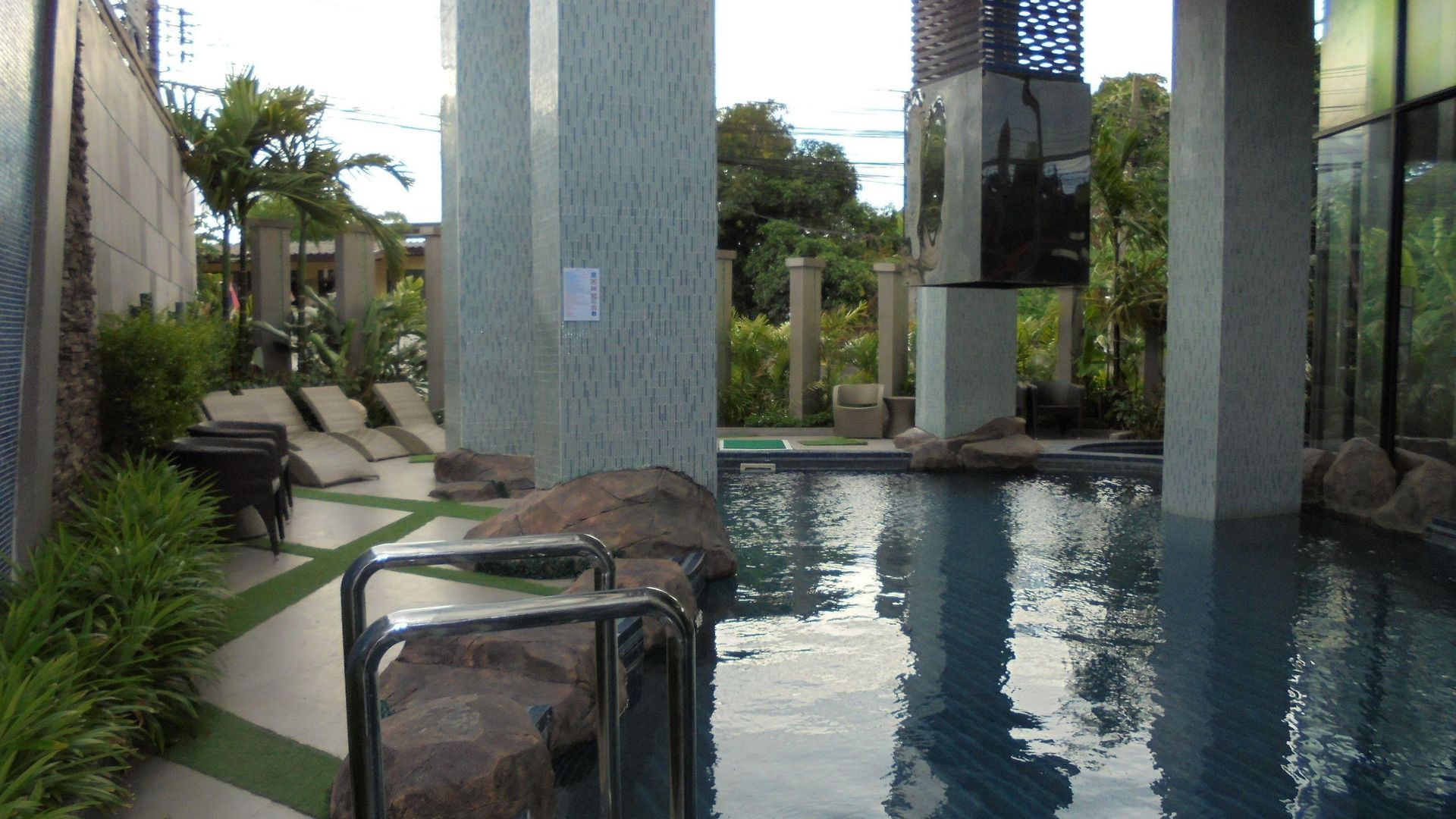 Oyo 143 Dday Resotel โรงแรม 4*