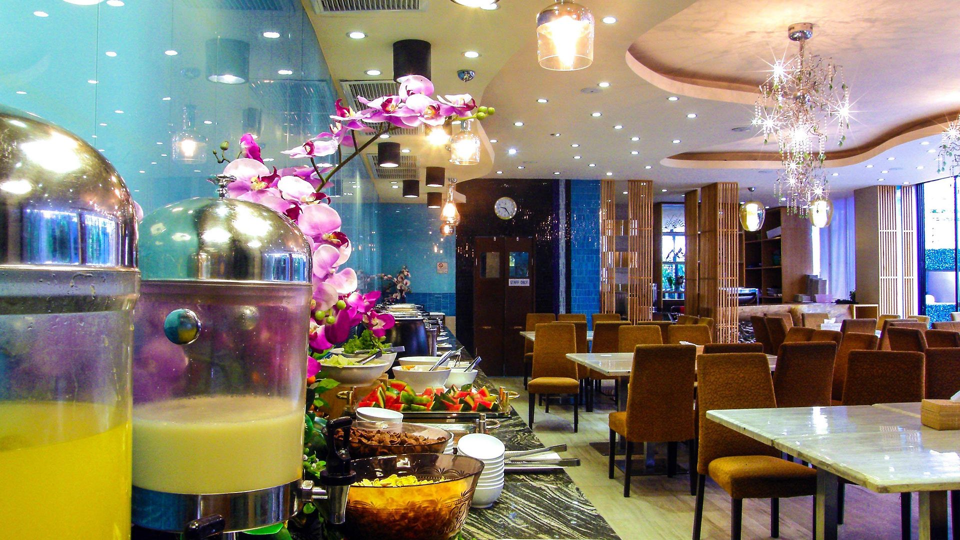 Oyo 143 Dday Resotel โรงแรม