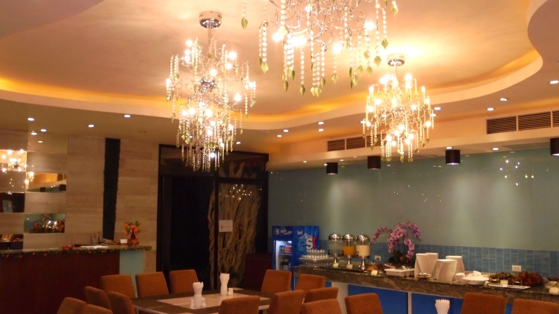 Oyo 143 Dday Resotel โรงแรม 4*