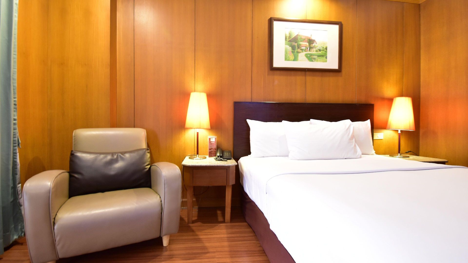 Dynasty โรงแรม 3*