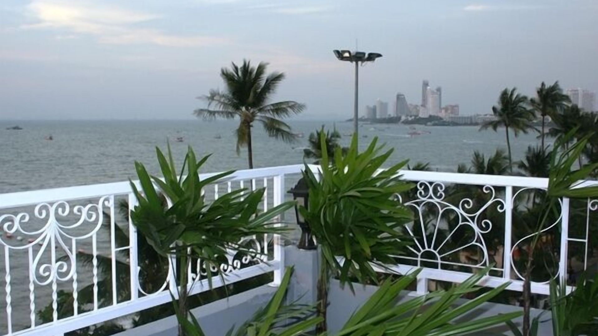 สตาร์ เรสซิเดนส์ โฮเทล โรงแรม Pattaya