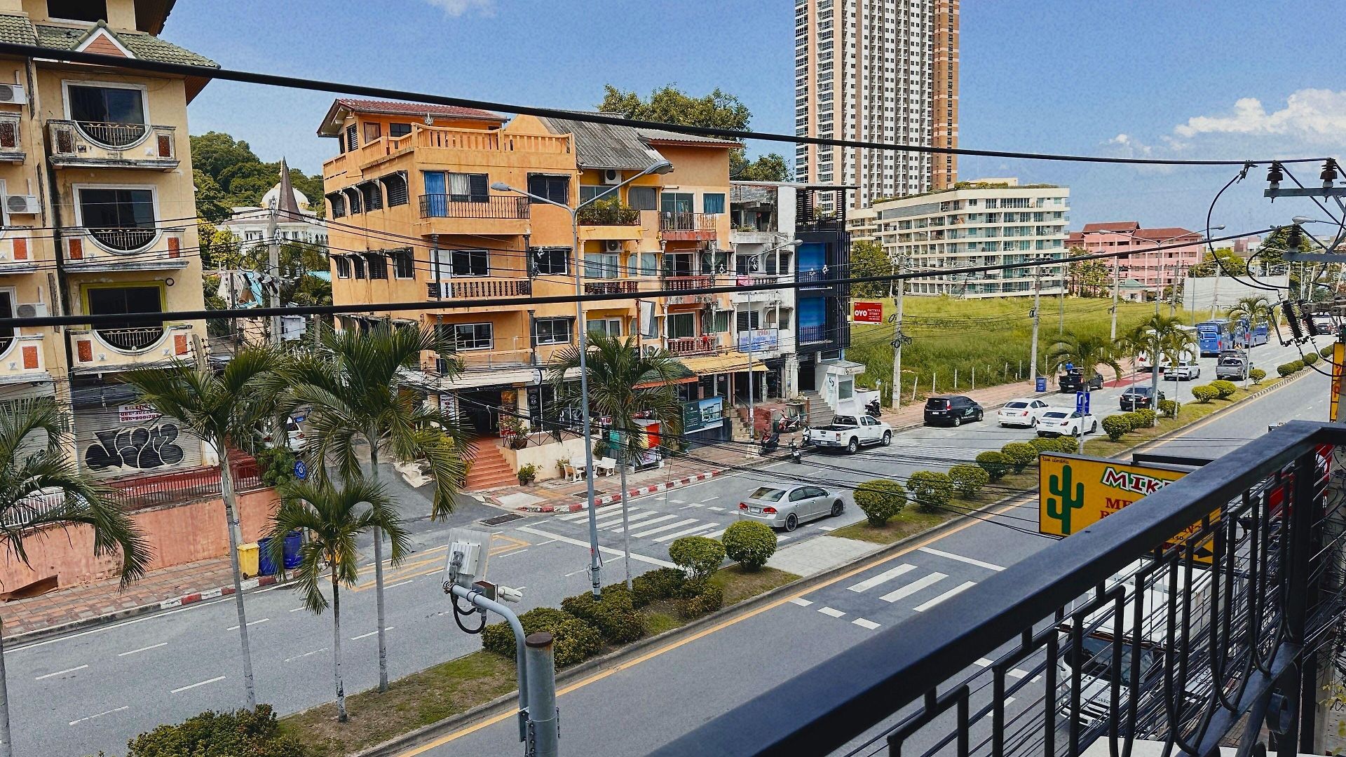 โรงแรม นริส อาร์ท โฮเทล