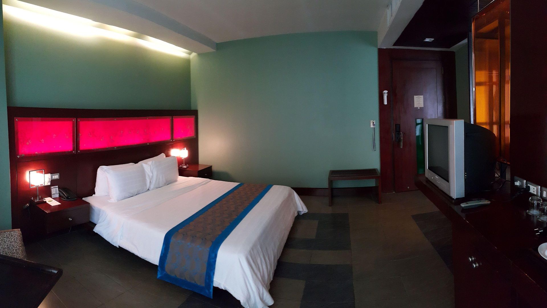 โรงแรม Long Garden & Pavilions