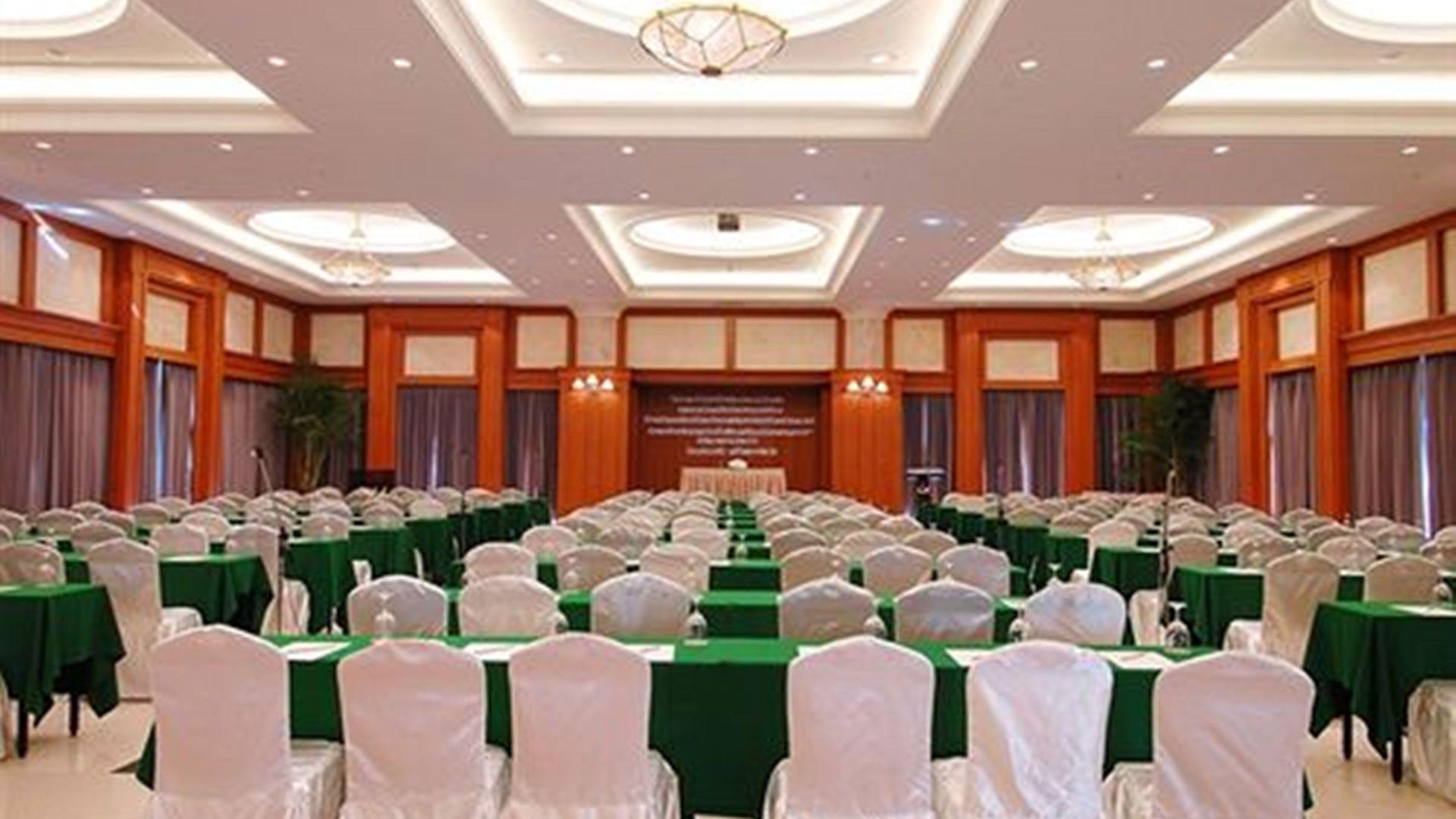 โรงแรม Long Garden & Pavilions