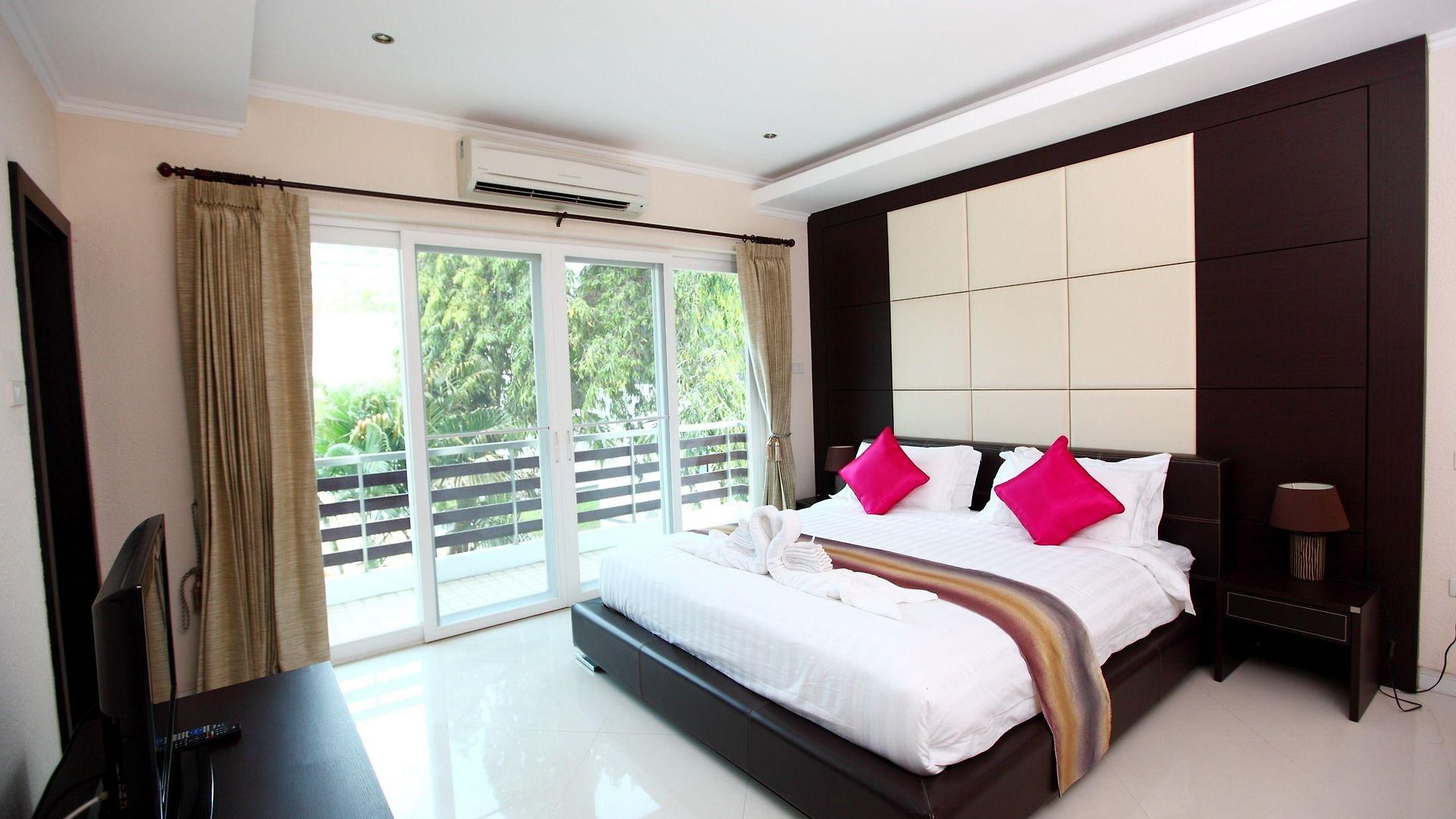 Hidden Palm Pool วิลล่า Pattaya