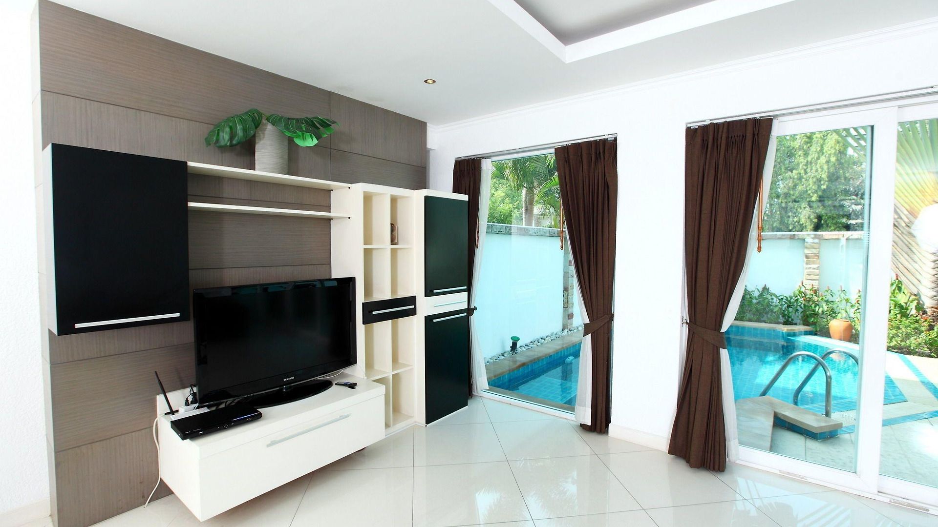 Hidden Palm Pool