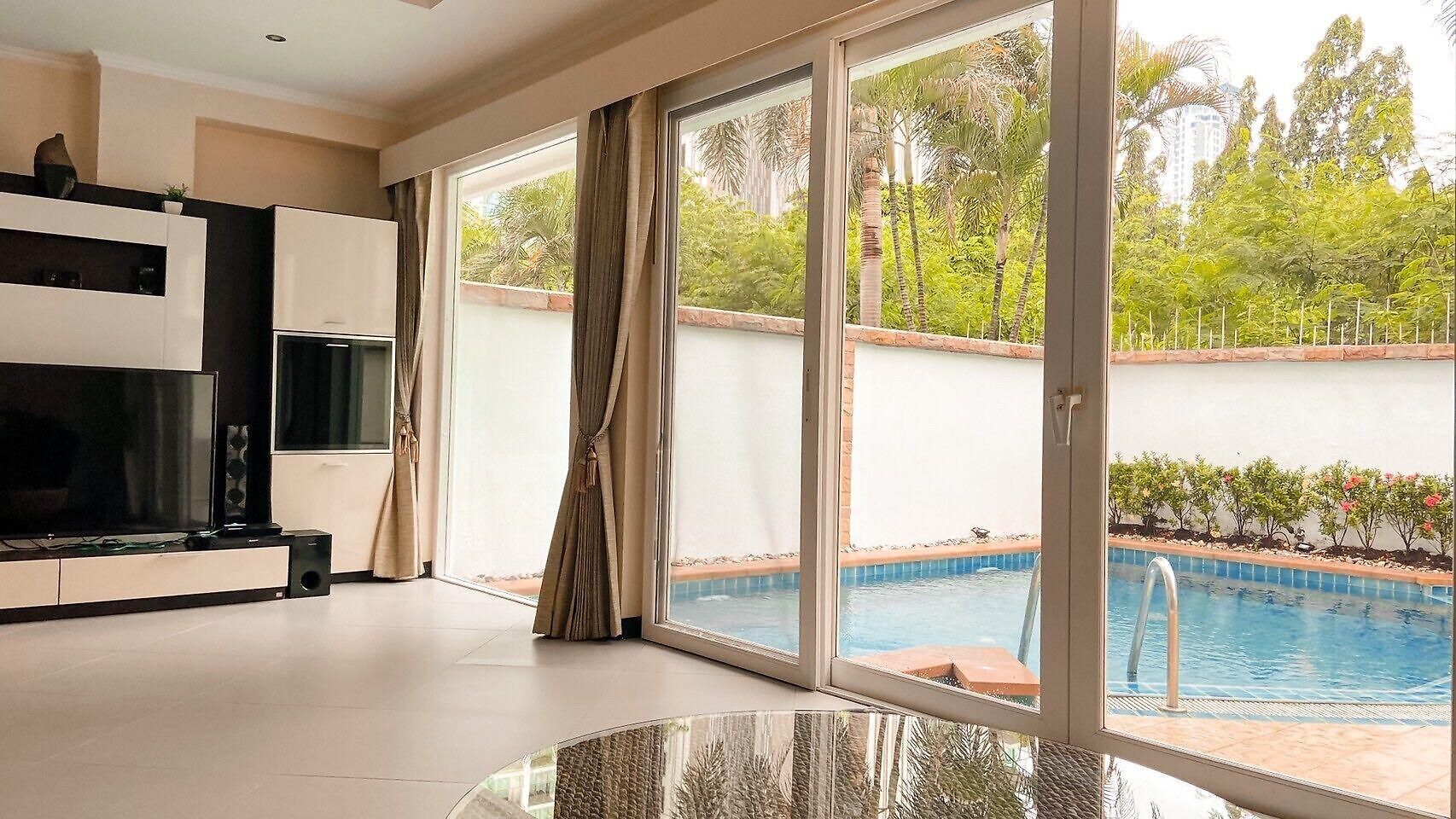 Hidden Palm Pool