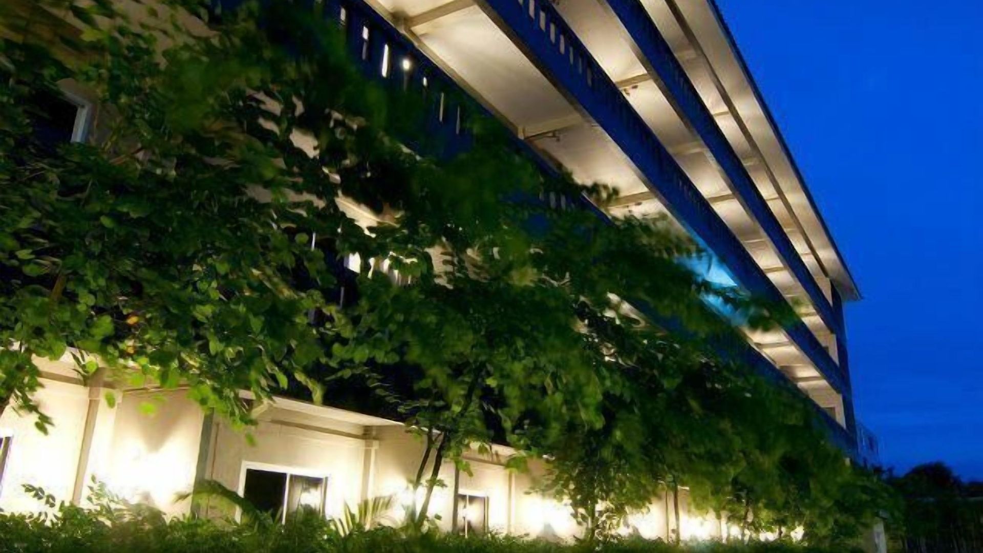 โรงแรม Ploen By Tolani