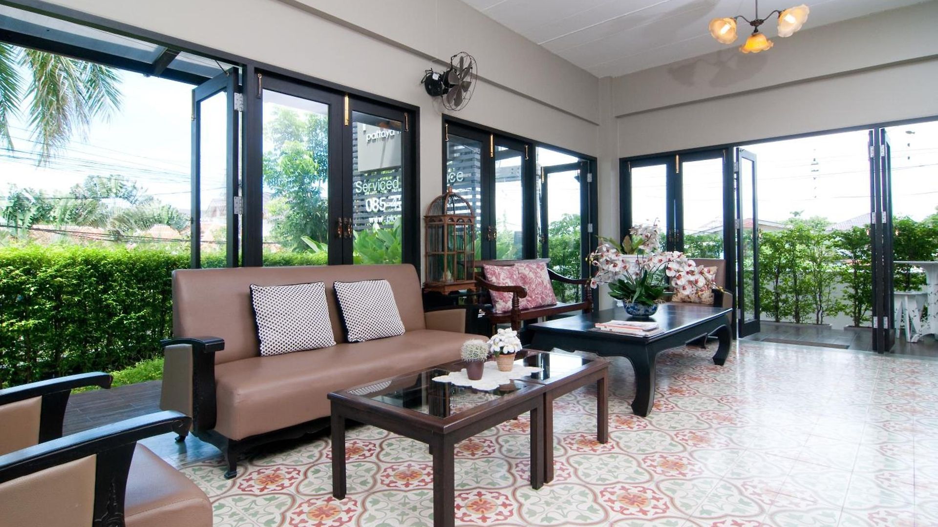 Ploen By Tolani โรงแรม