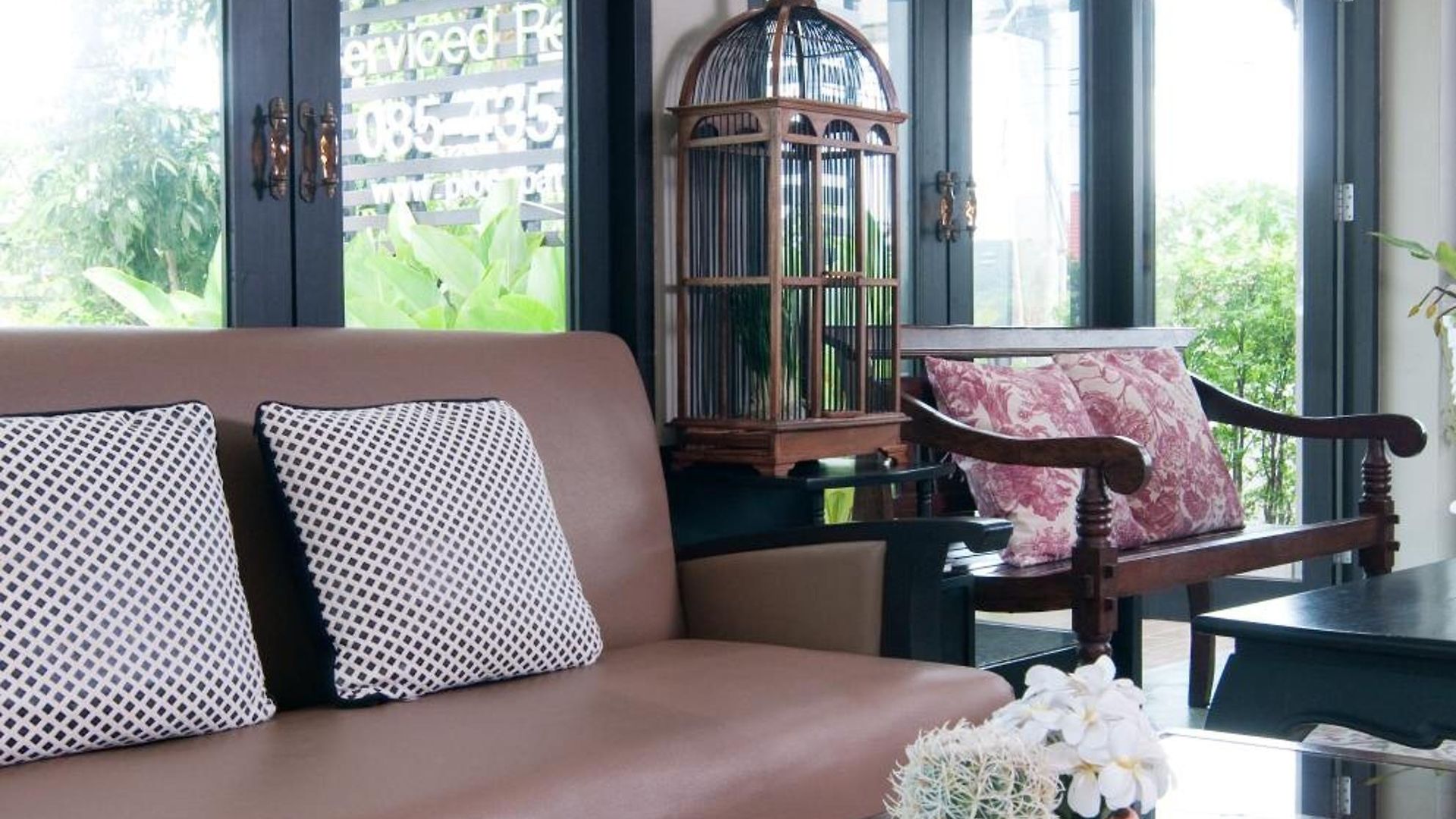 โรงแรม Ploen By Tolani
