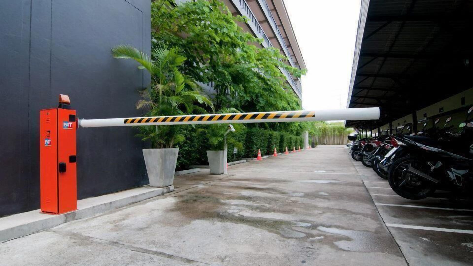 Ploen By Tolani โรงแรม