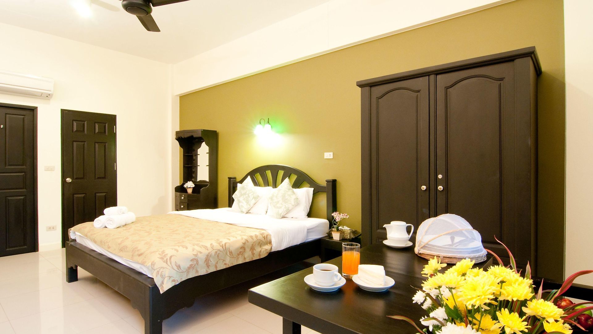 โรงแรม Ploen By Tolani 2*