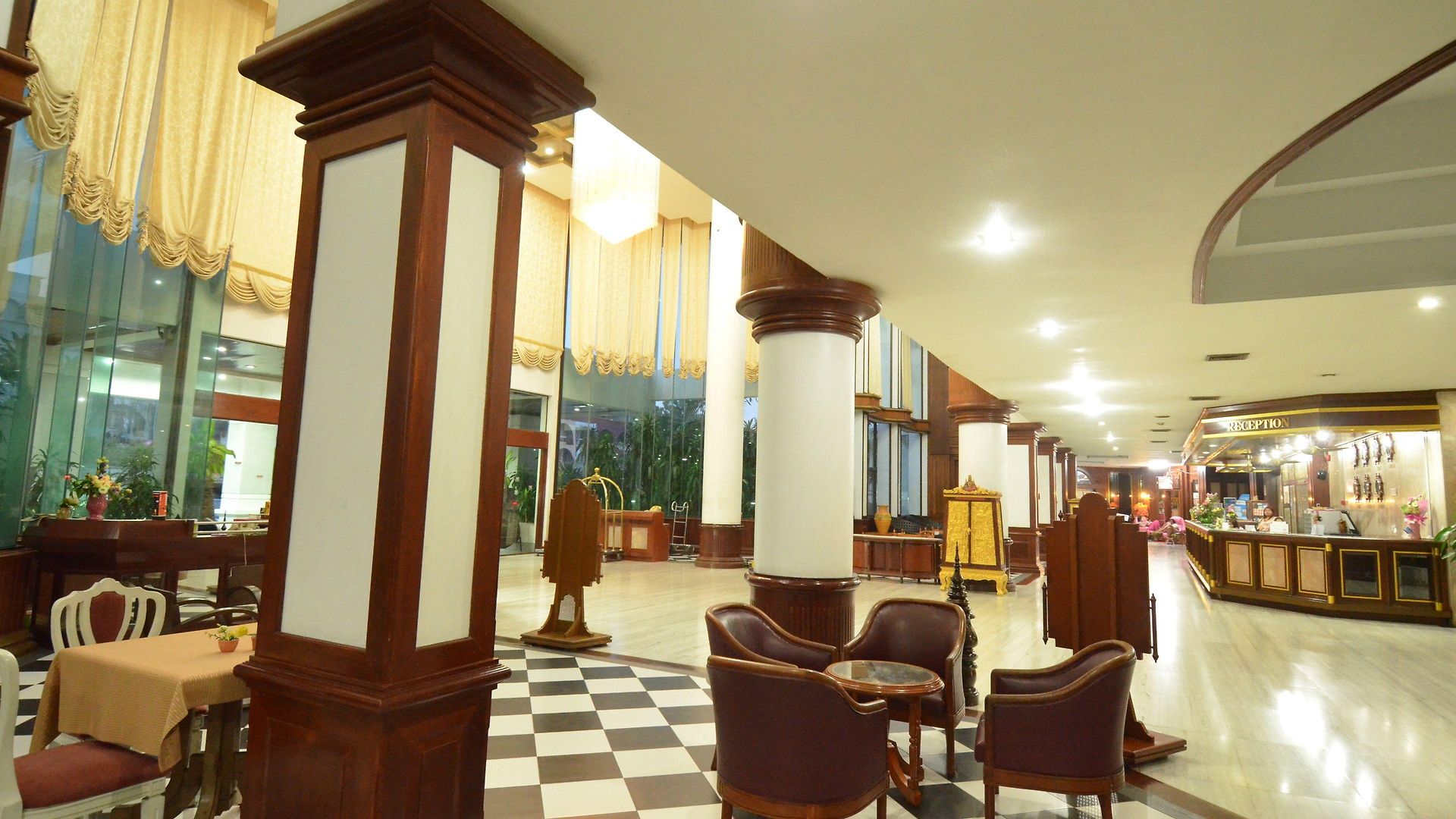 โรงแรมเวลคัม พลาซ่า