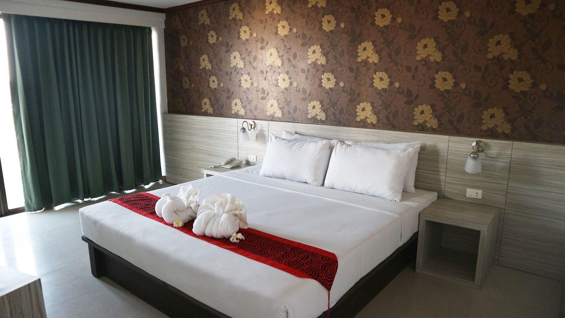 โรงแรมเวลคัม พลาซ่า โรงแรม