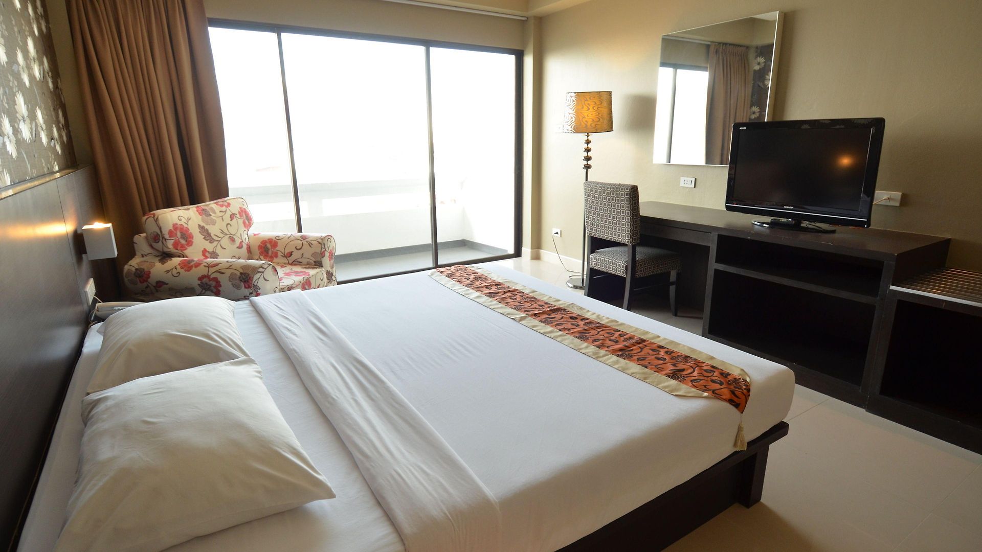 โรงแรมเวลคัม พลาซ่า 3*
