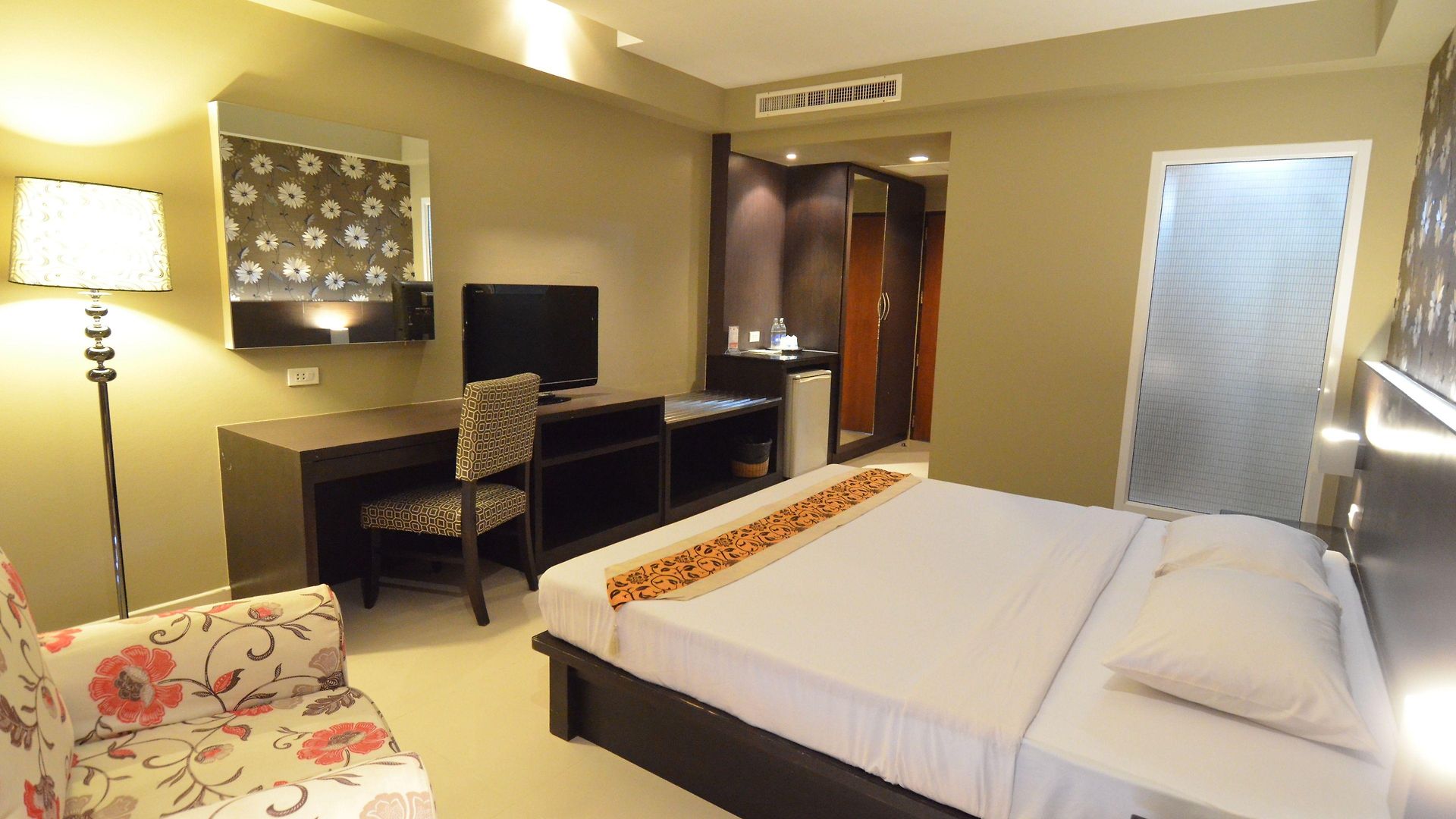 โรงแรมเวลคัม พลาซ่า 3*