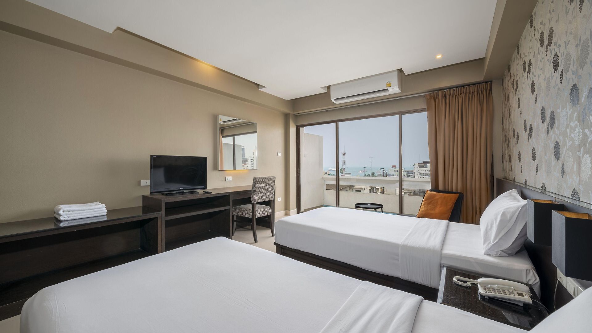โรงแรม โรงแรมเวลคัม พลาซ่า
