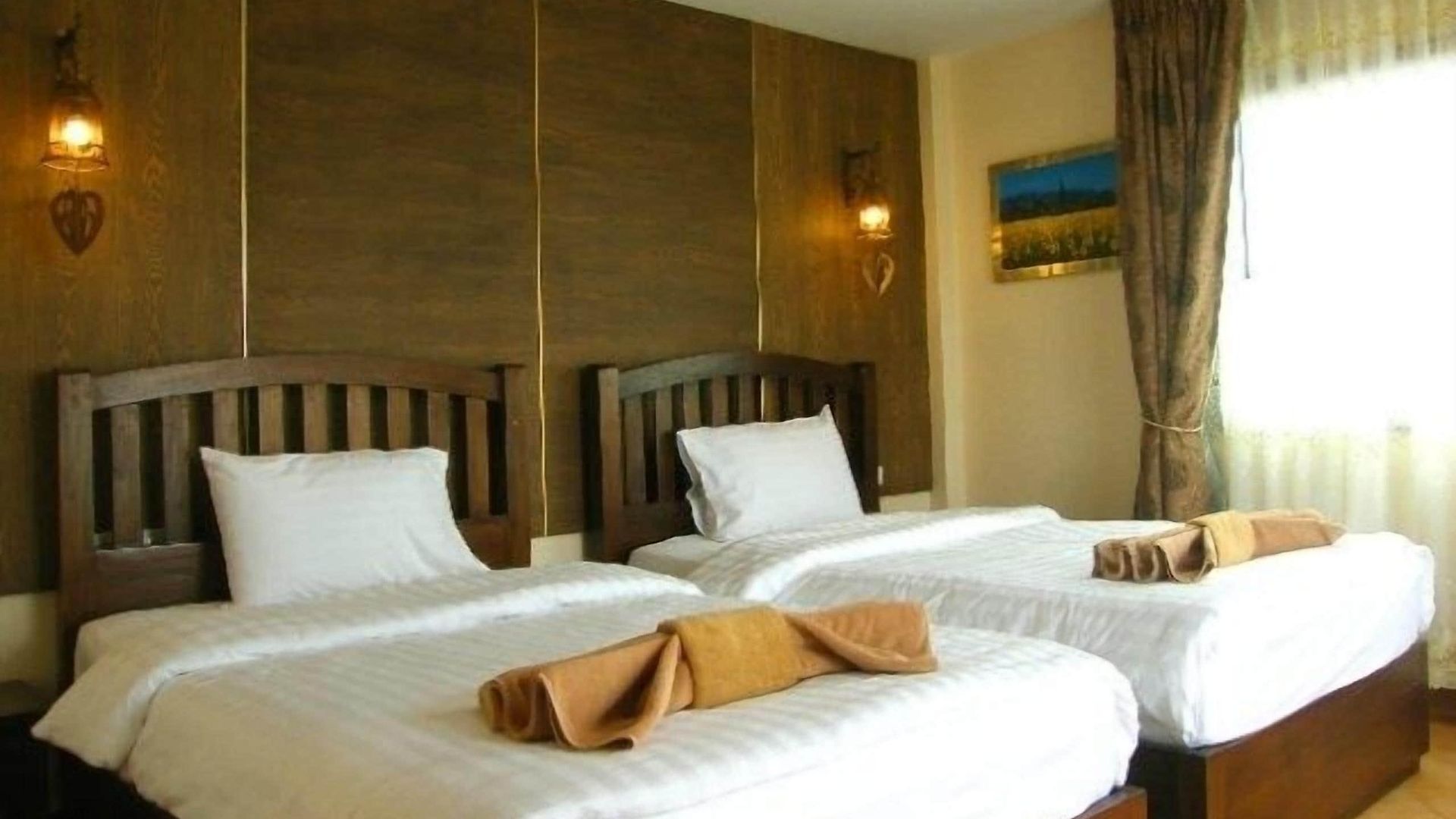 The Red Balcony โรงแรม