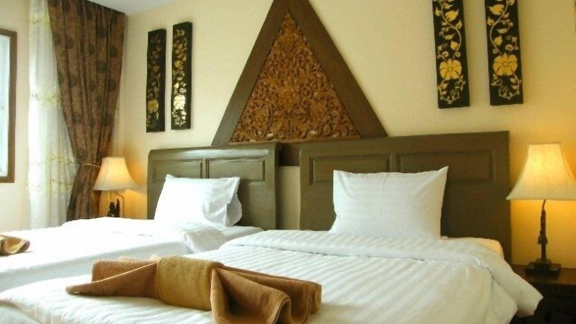The Red Balcony โรงแรม