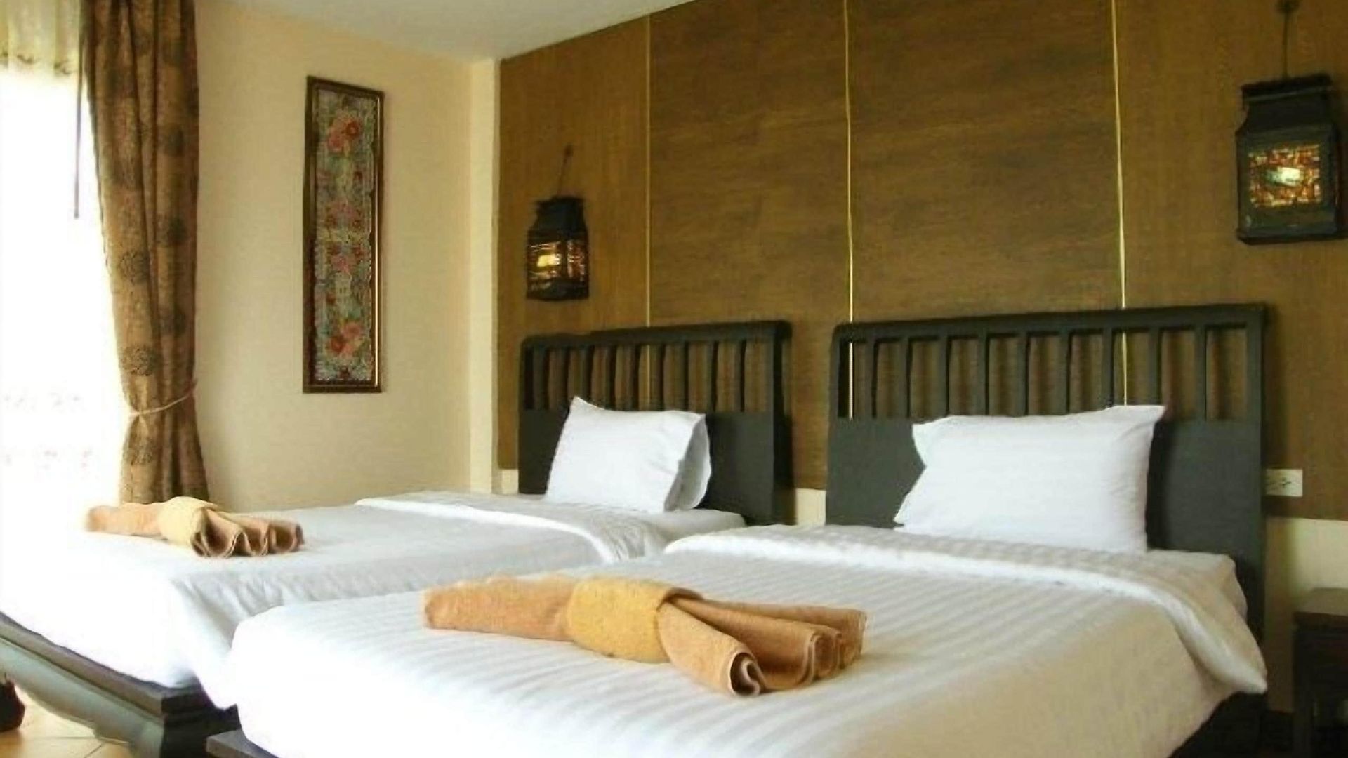 โรงแรม The Red Balcony 2*
