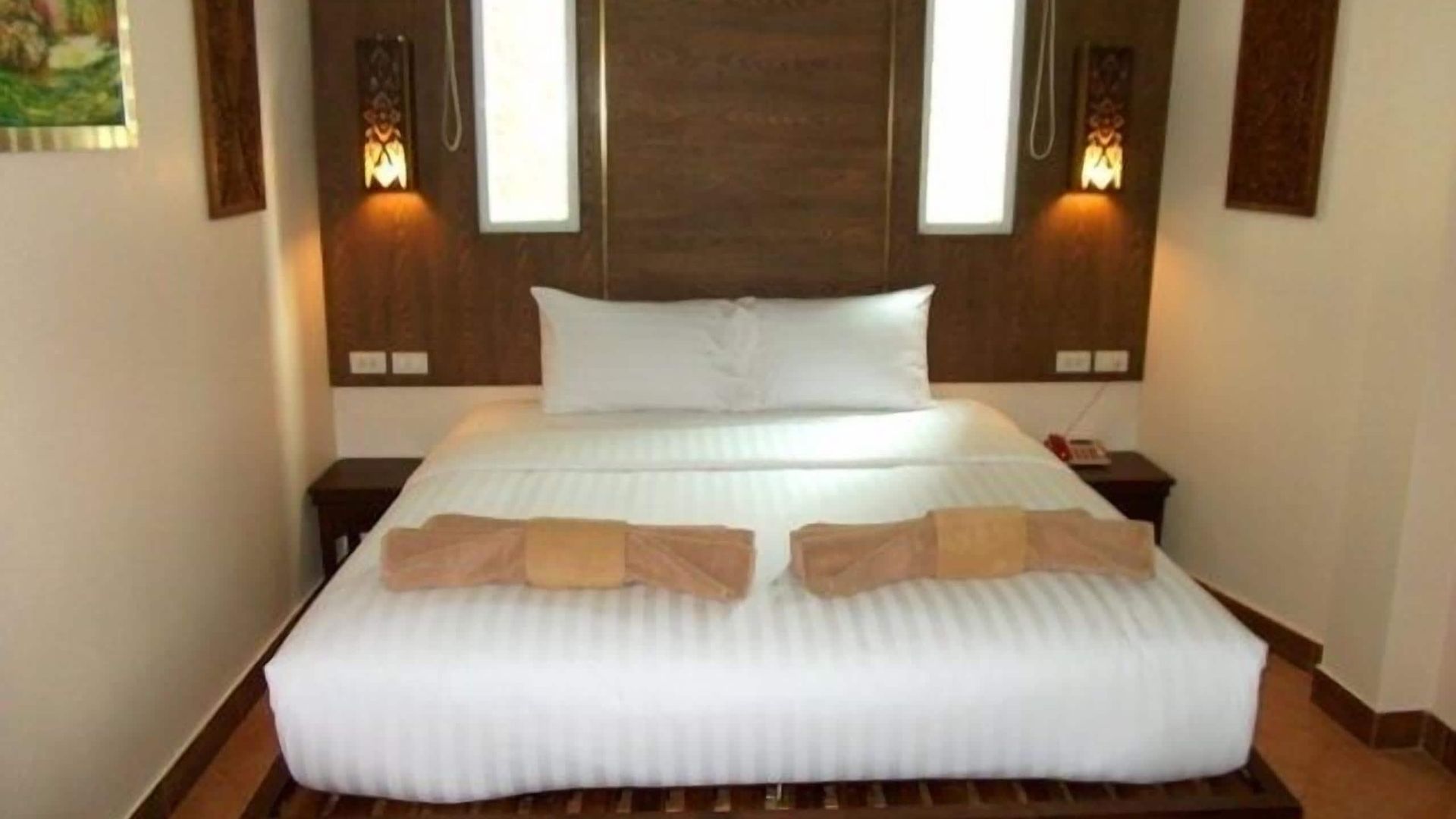 The Red Balcony โรงแรม 2*