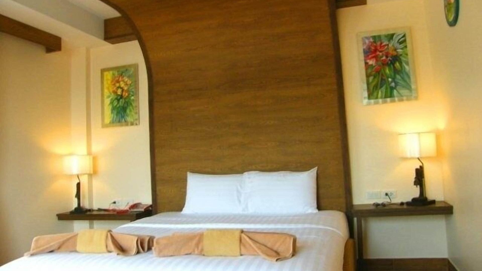The Red Balcony โรงแรม
