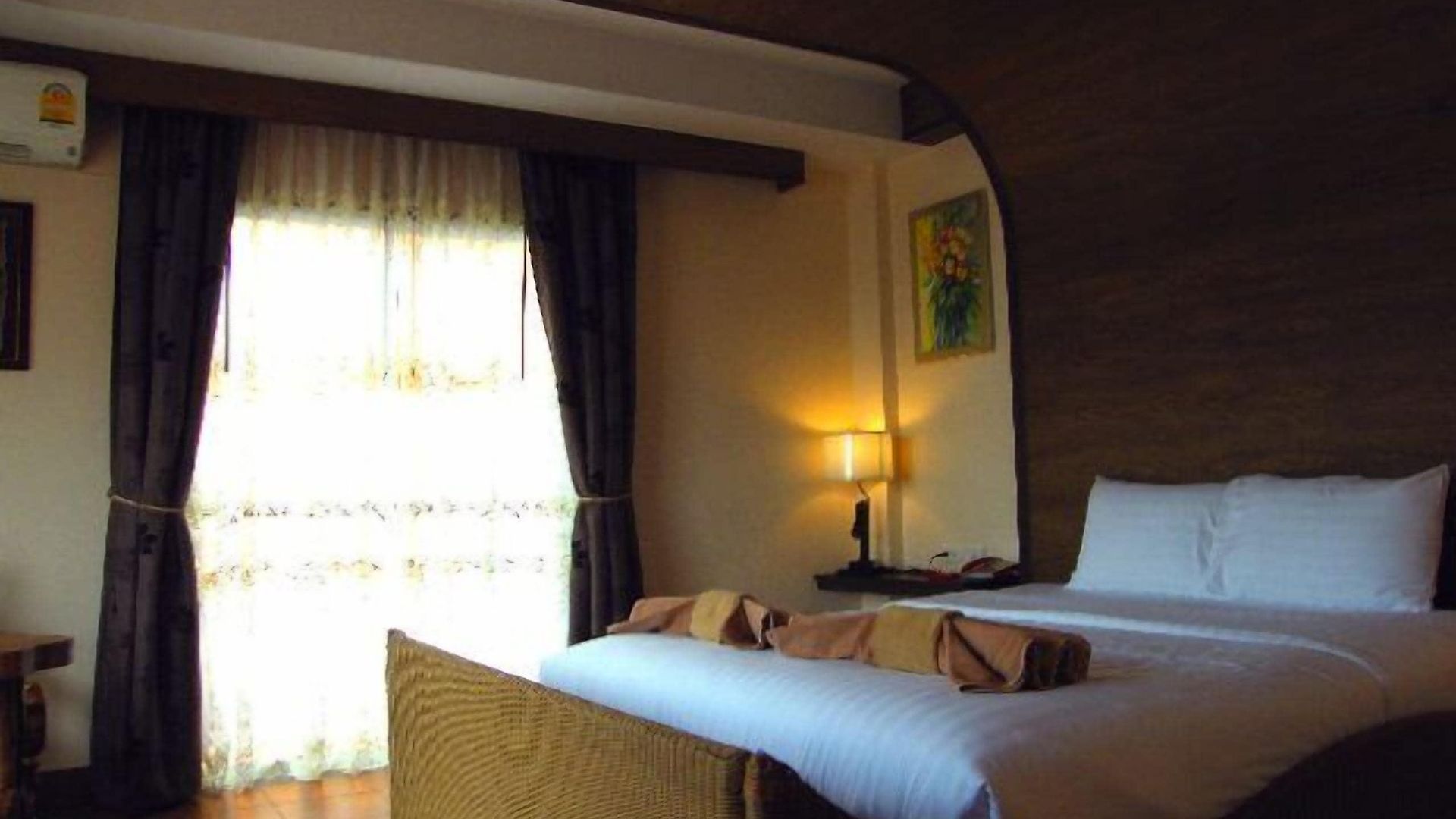 โรงแรม The Red Balcony