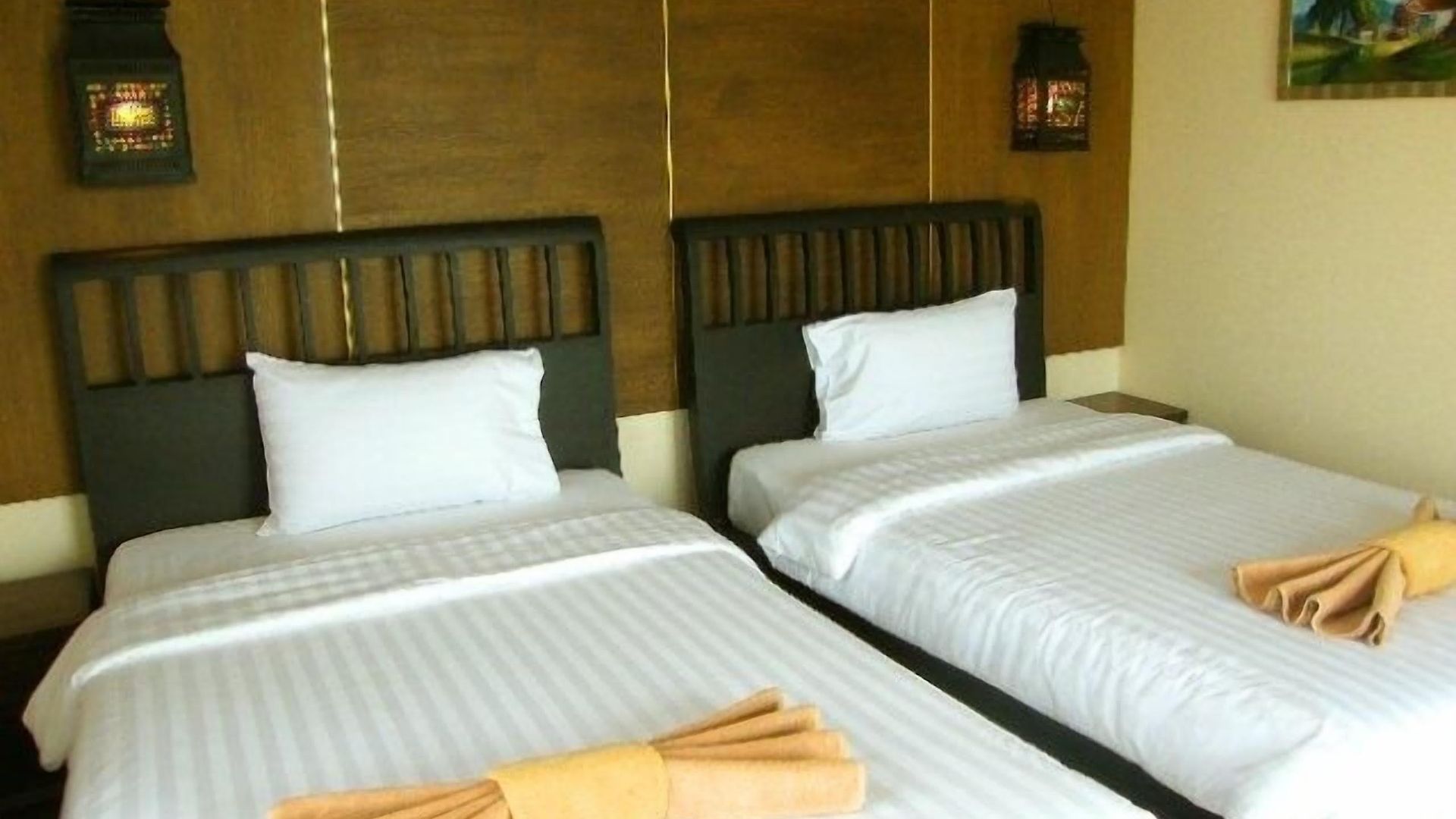The Red Balcony โรงแรม