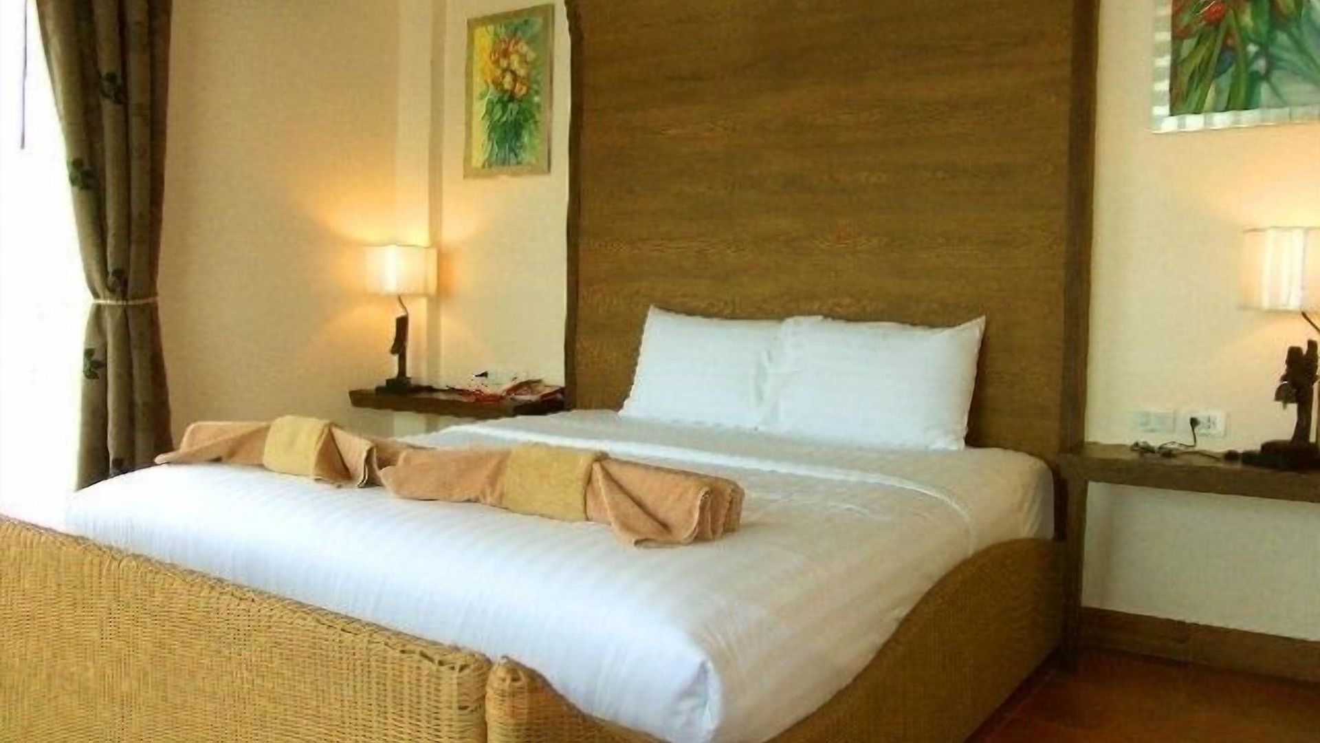 โรงแรม The Red Balcony Pattaya