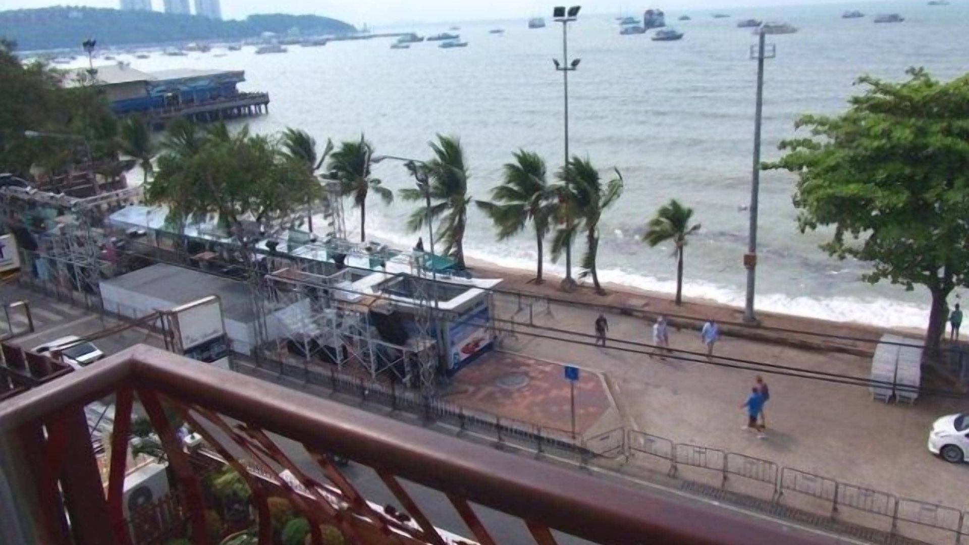 The Red Balcony โรงแรม 2*