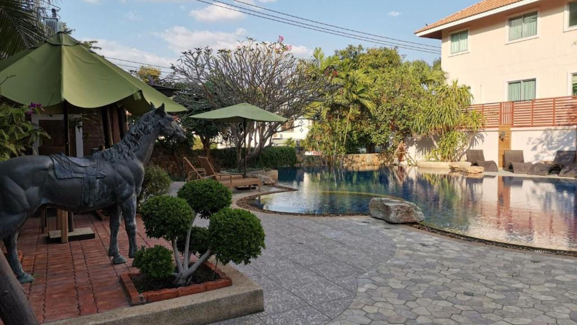 Harmony โรงแรม 3*