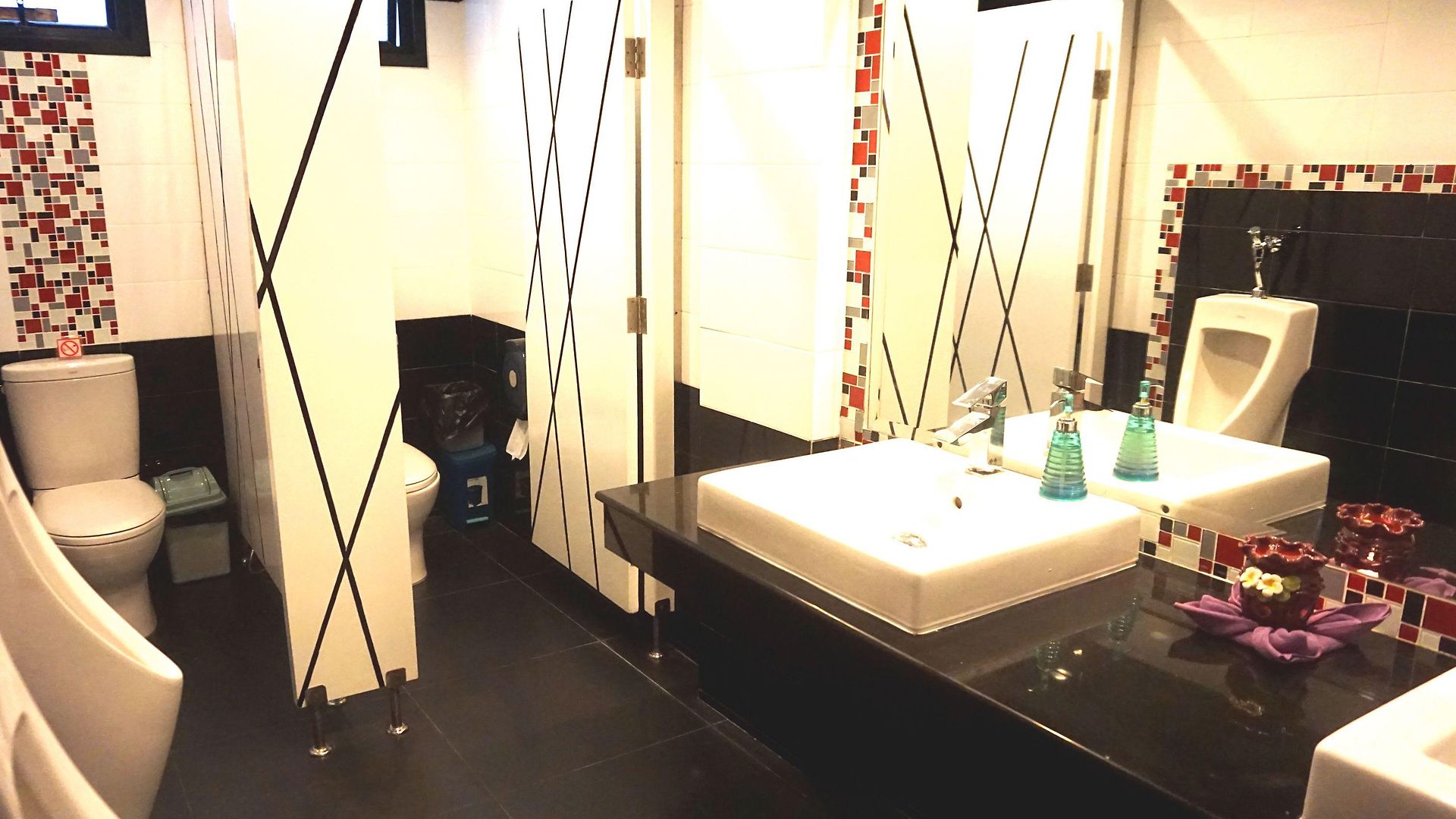 โรงแรม อายาเพลส 2*
