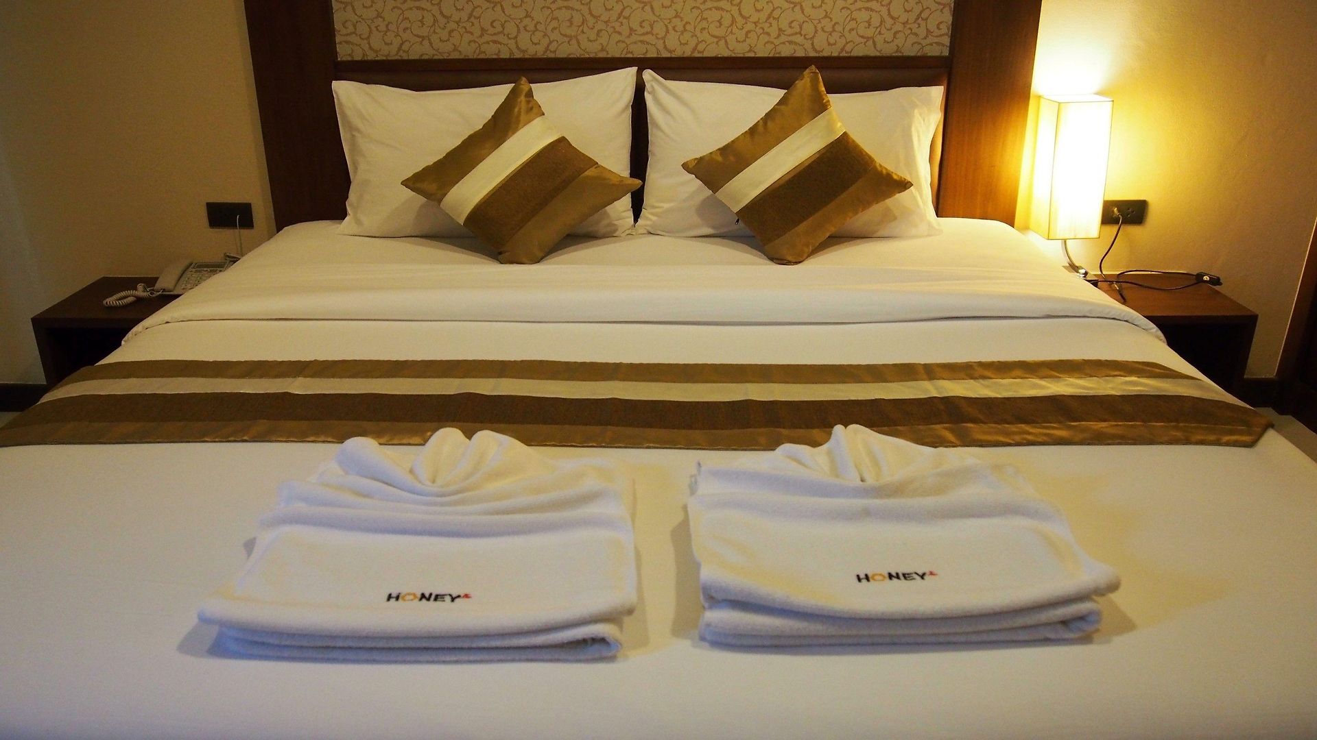 โรงแรม Honey