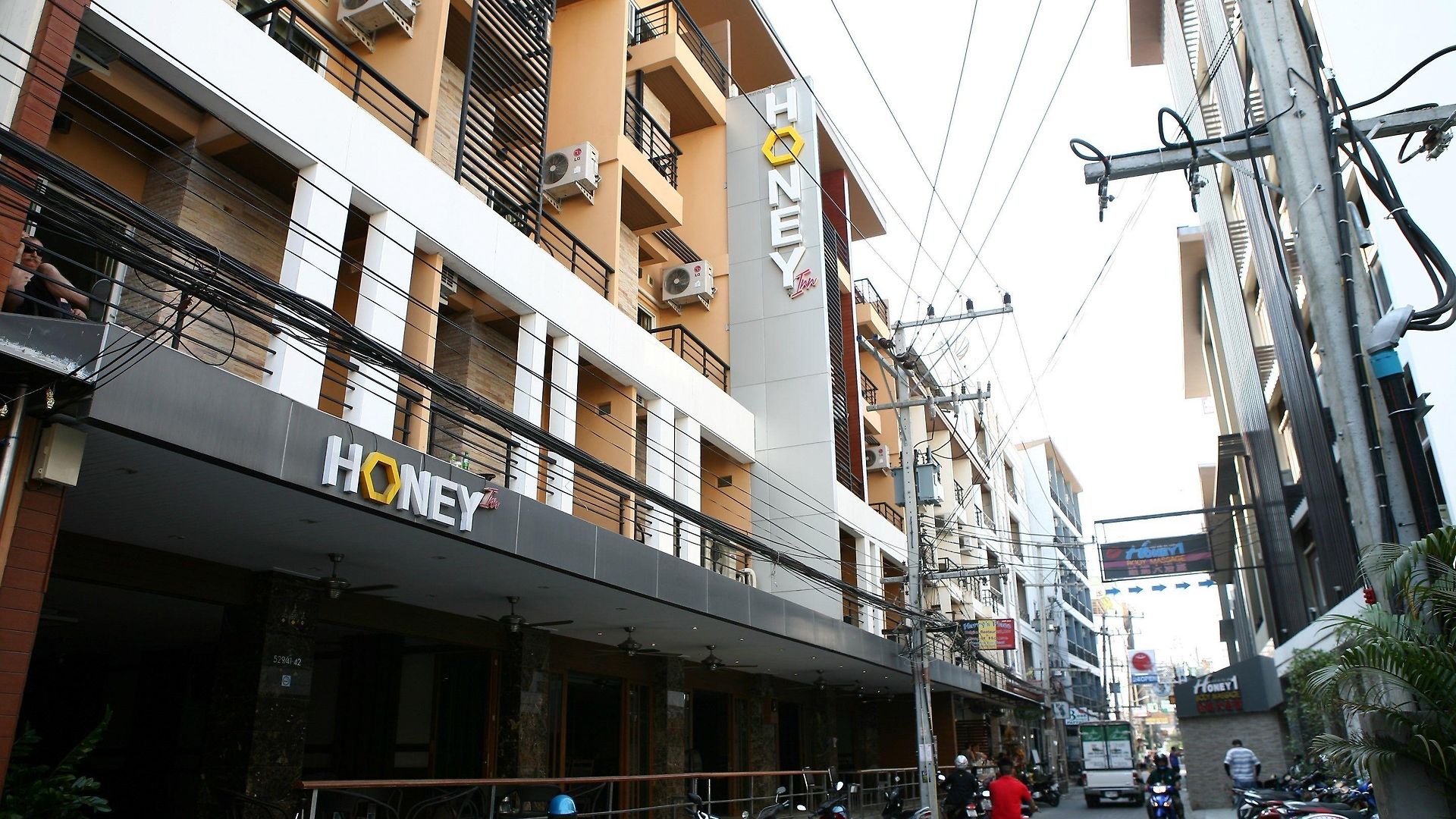 โรงแรม Honey