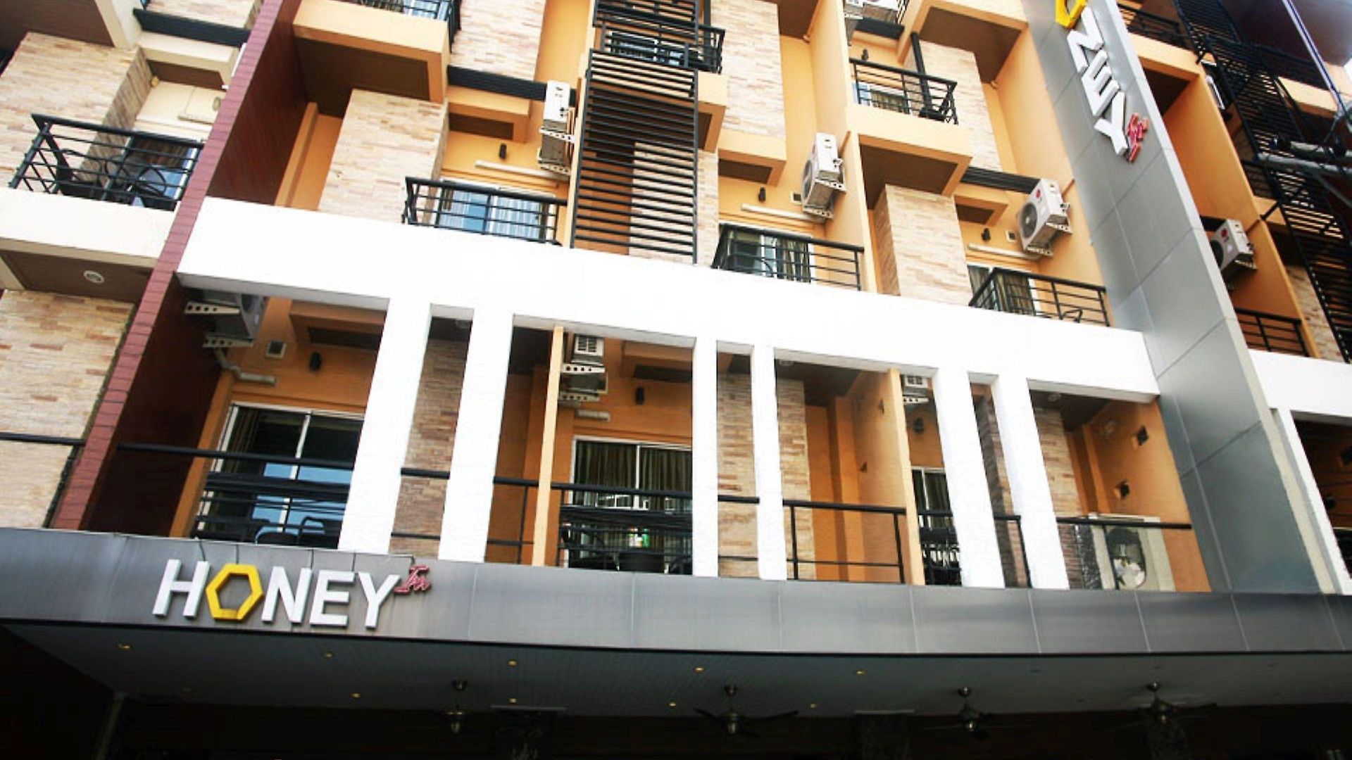 โรงแรม Honey 3*