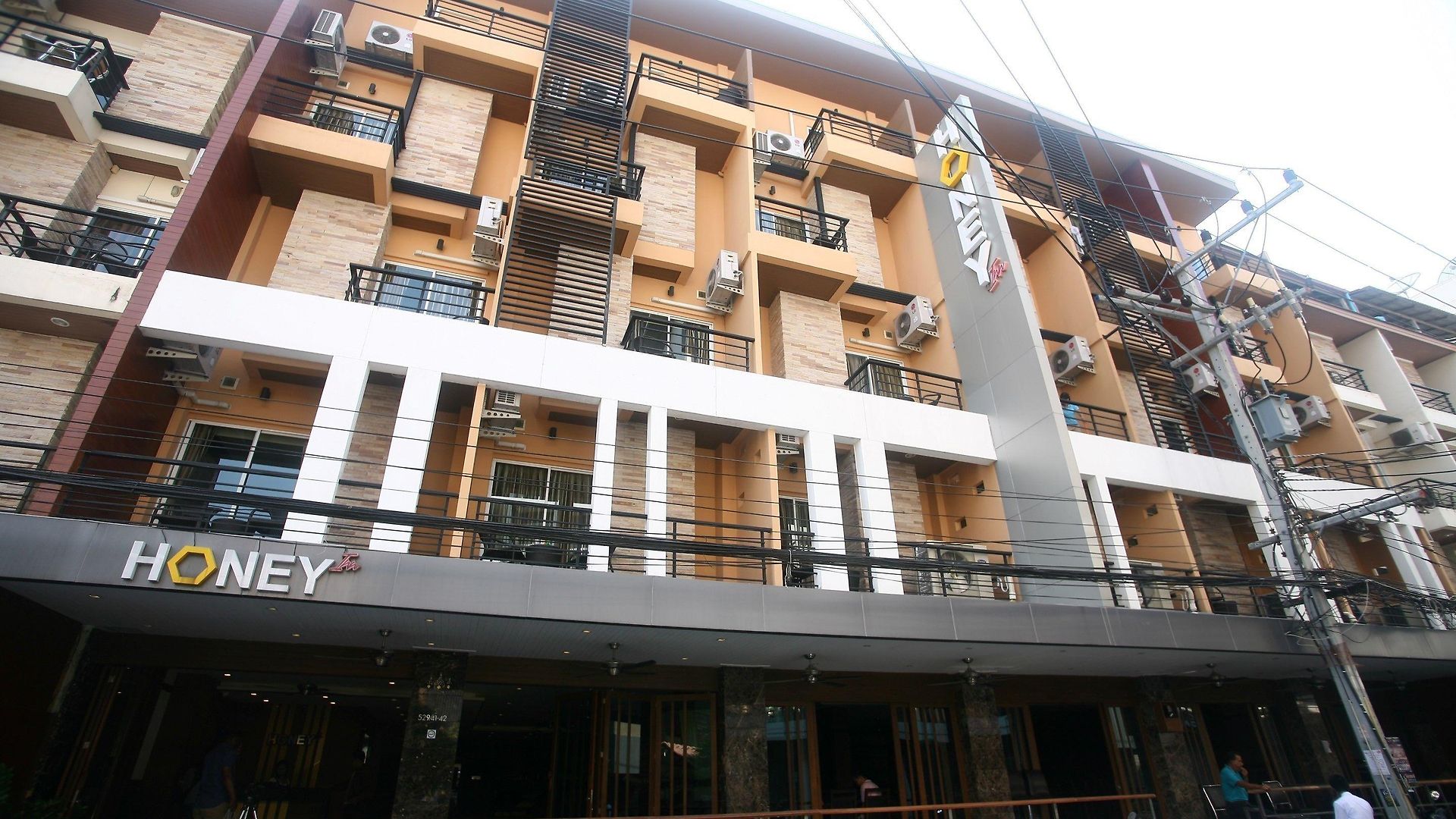 โรงแรม Honey