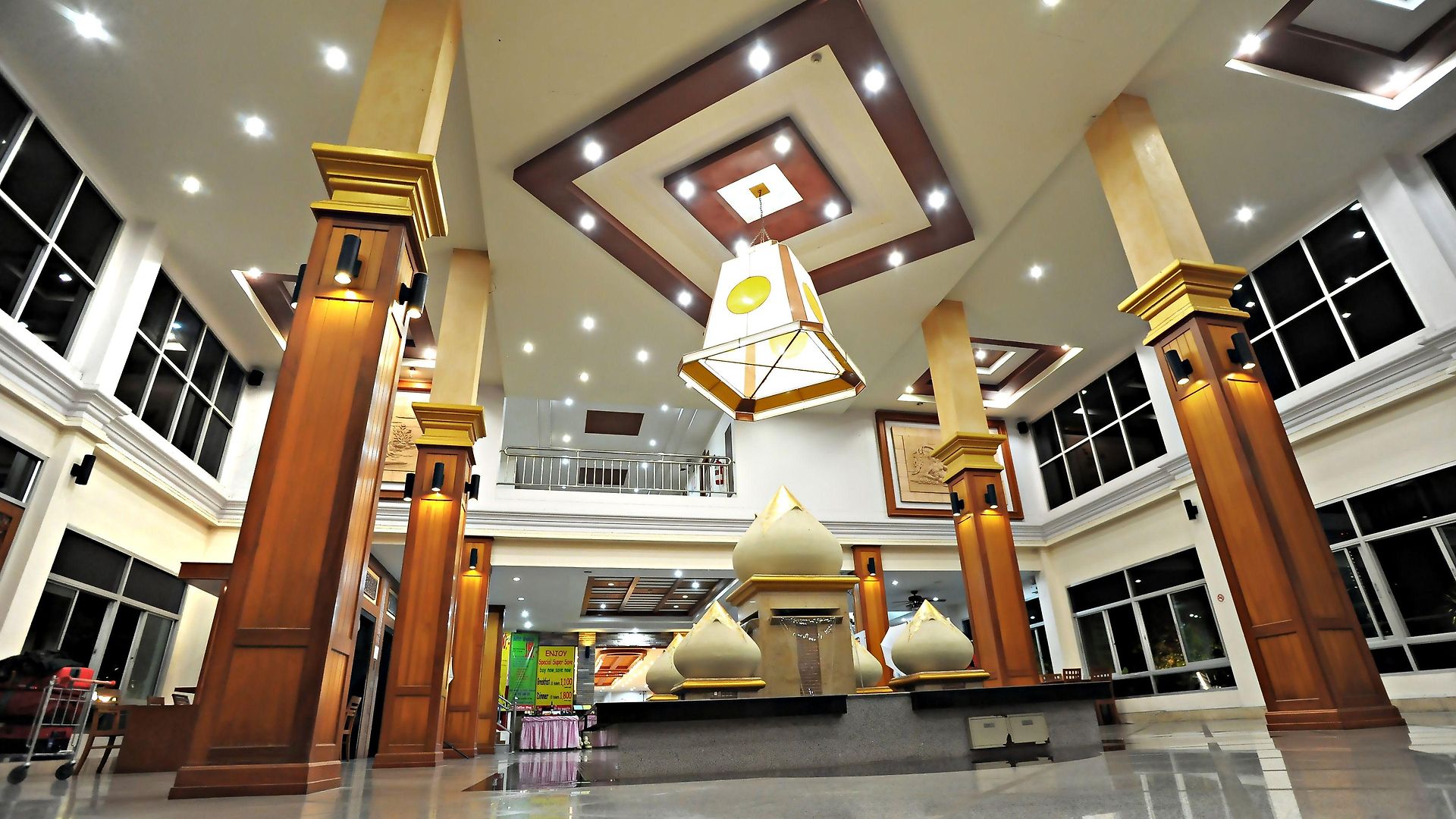 เล็ก โรงแรม